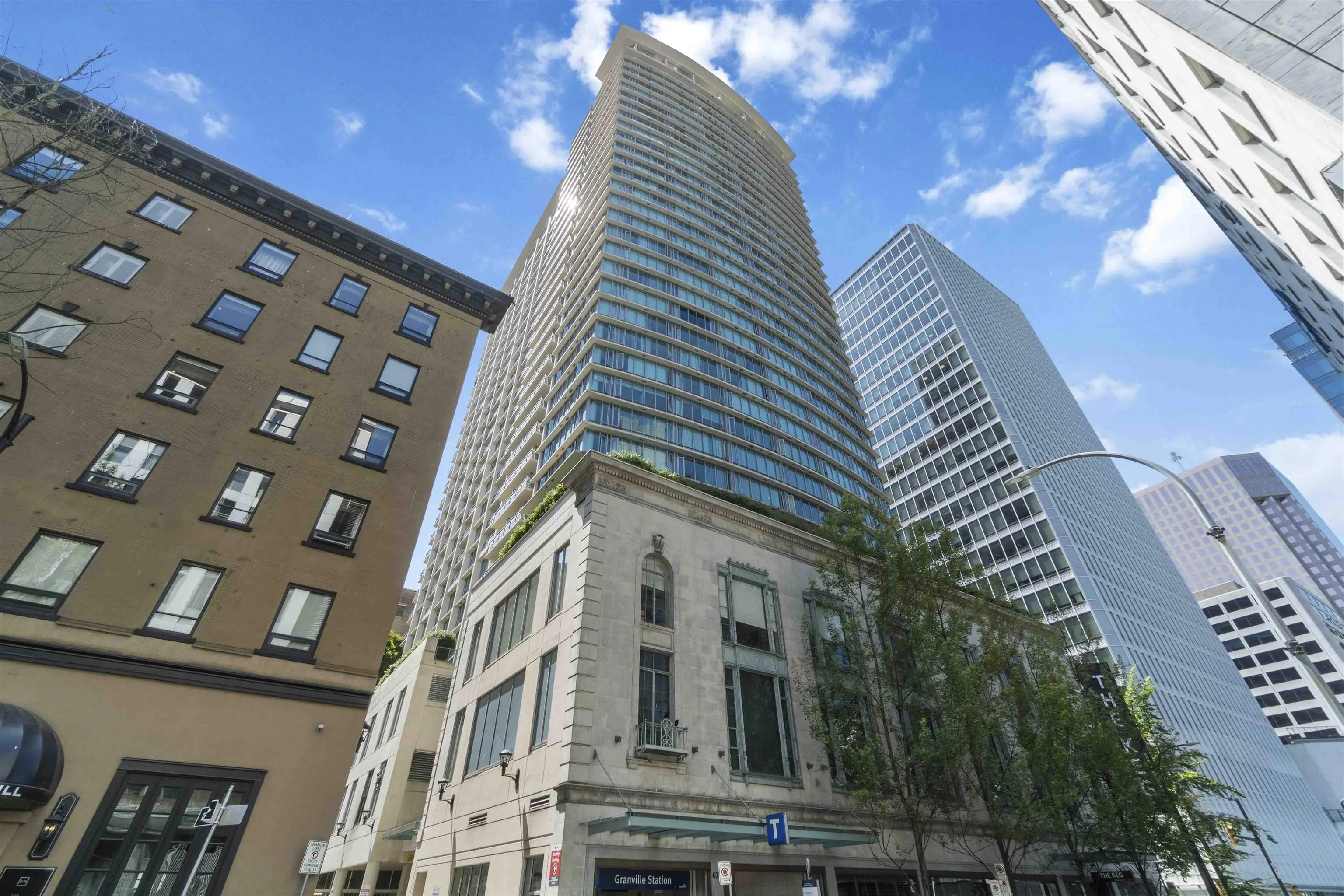 1712 610 Granville Street