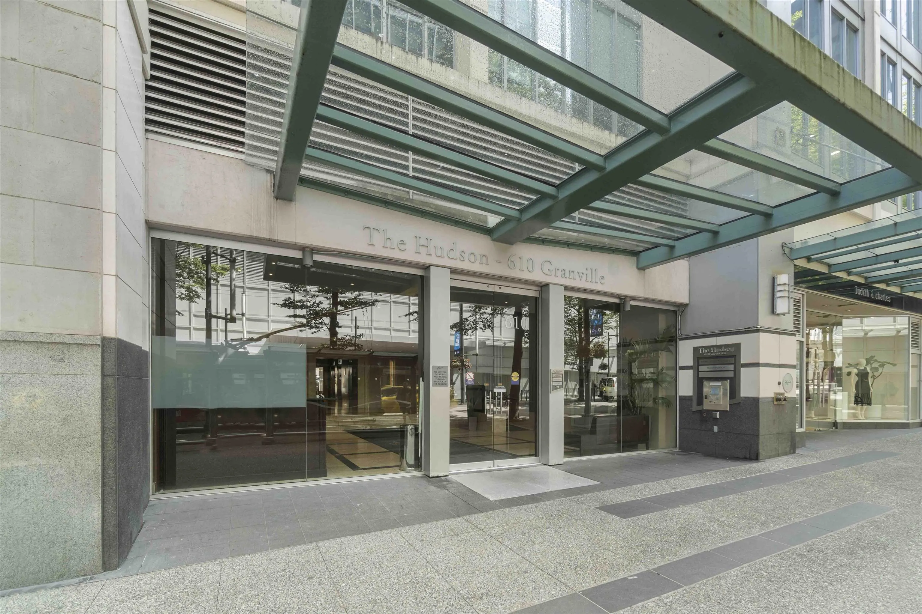 1712 610 Granville Street
