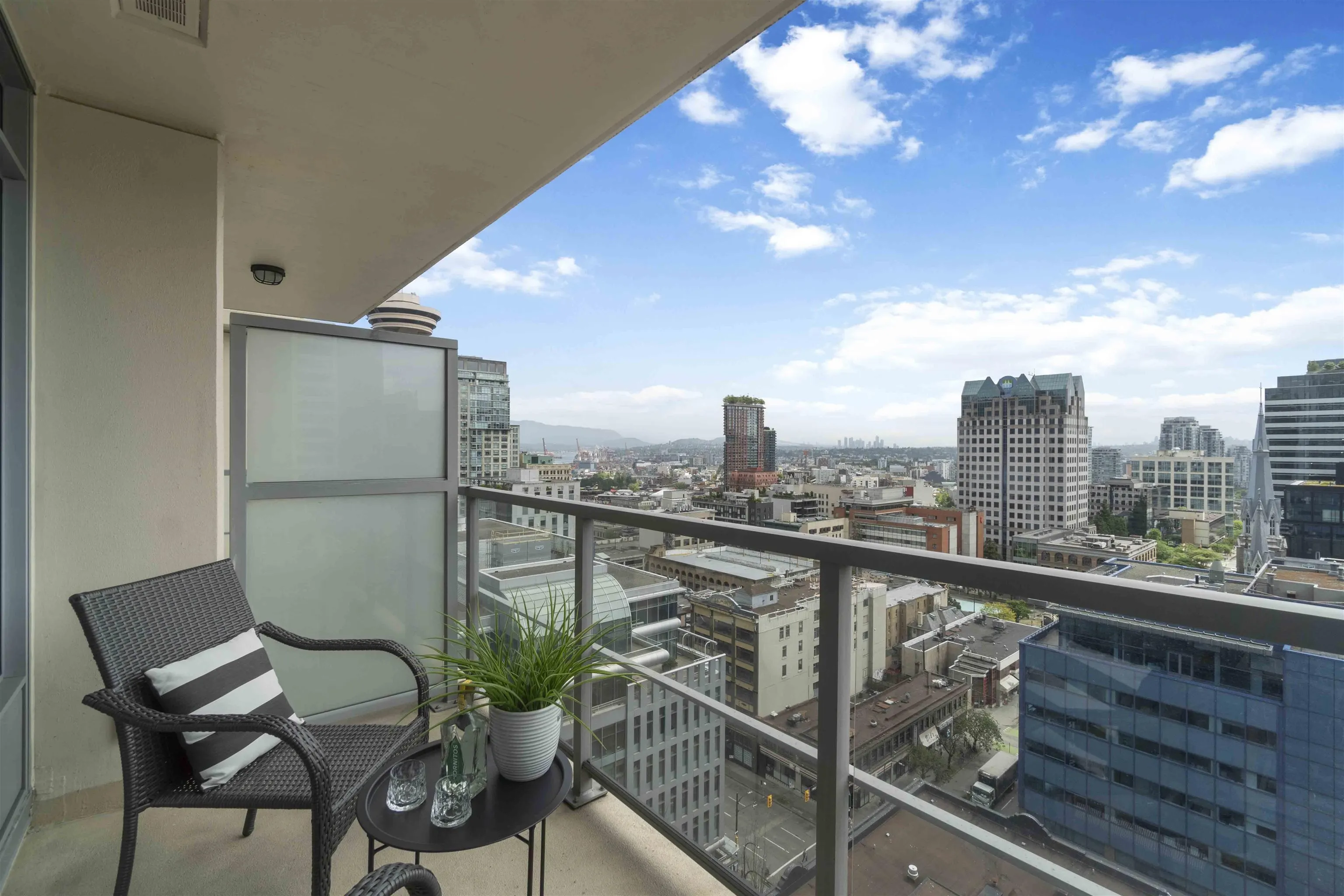 1712 610 Granville Street