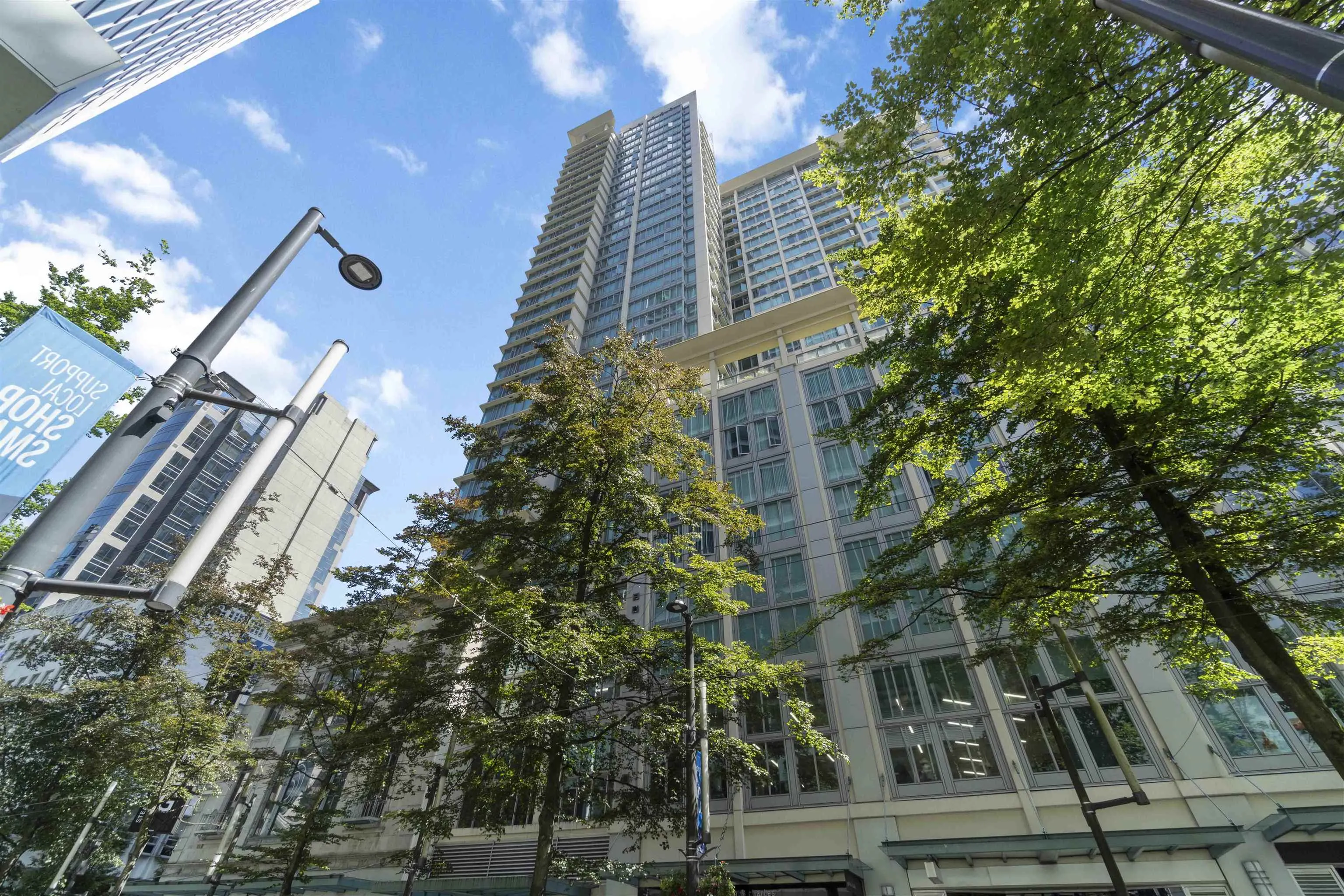 1712 610 Granville Street