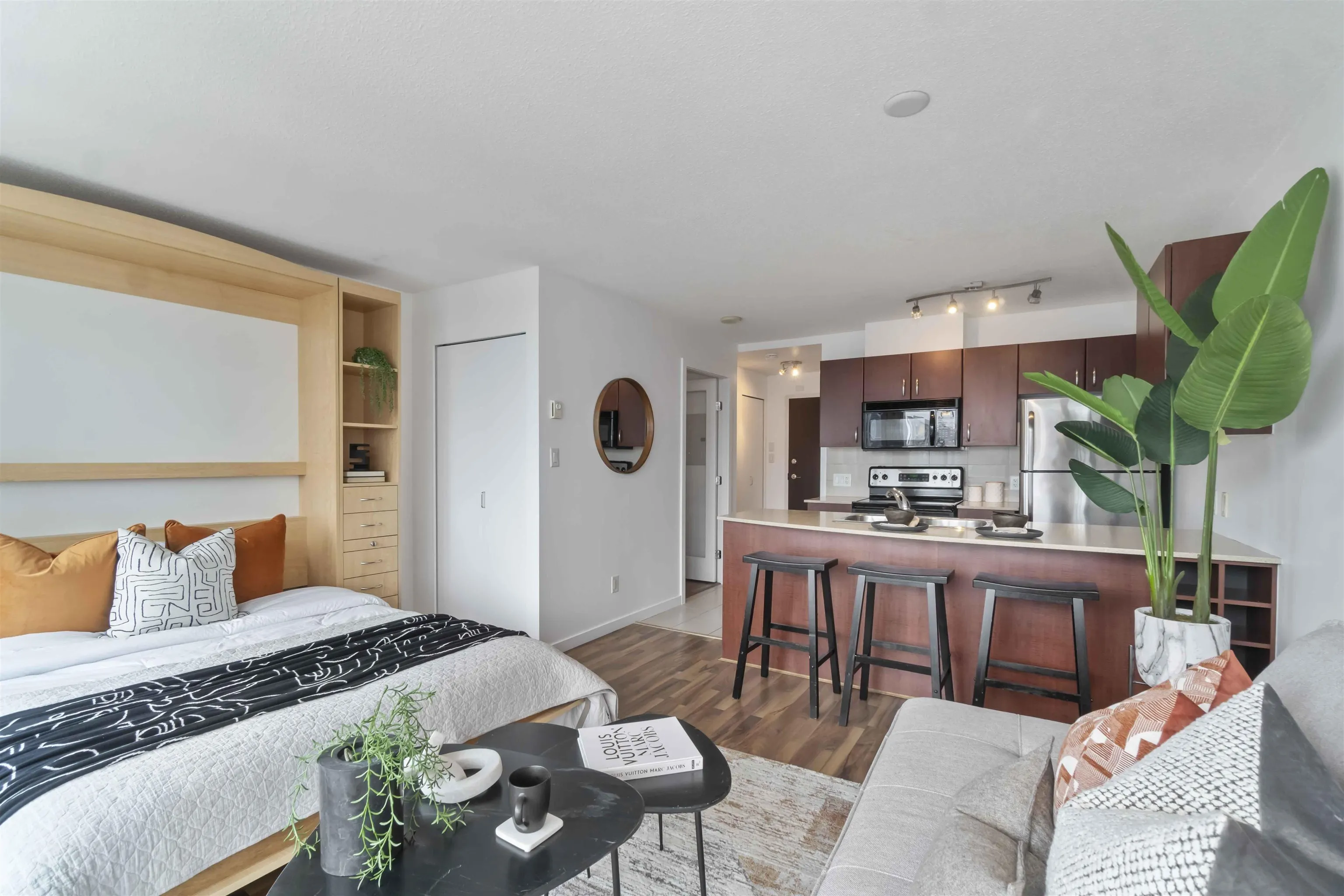 1712 610 Granville Street