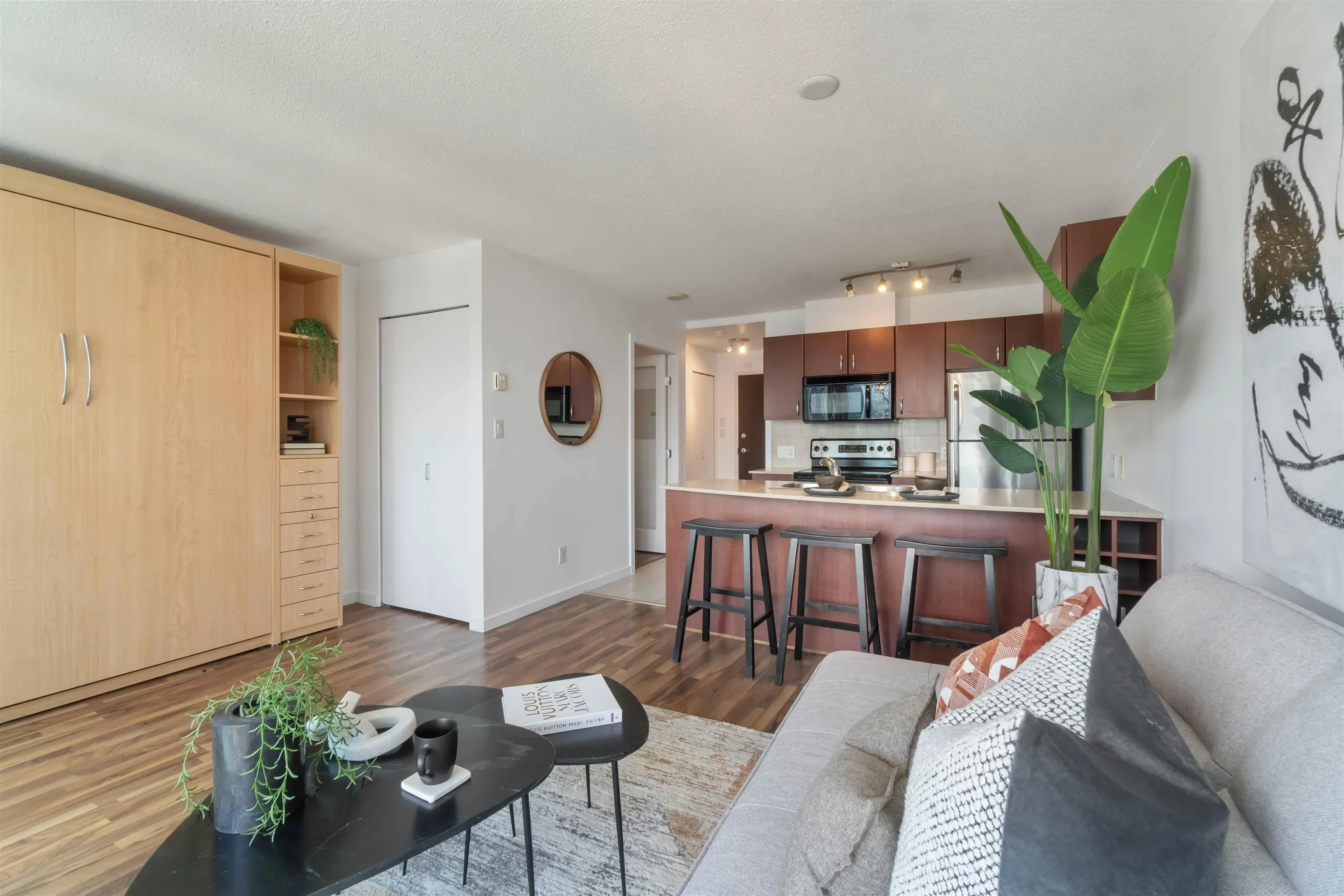 1712 610 Granville Street