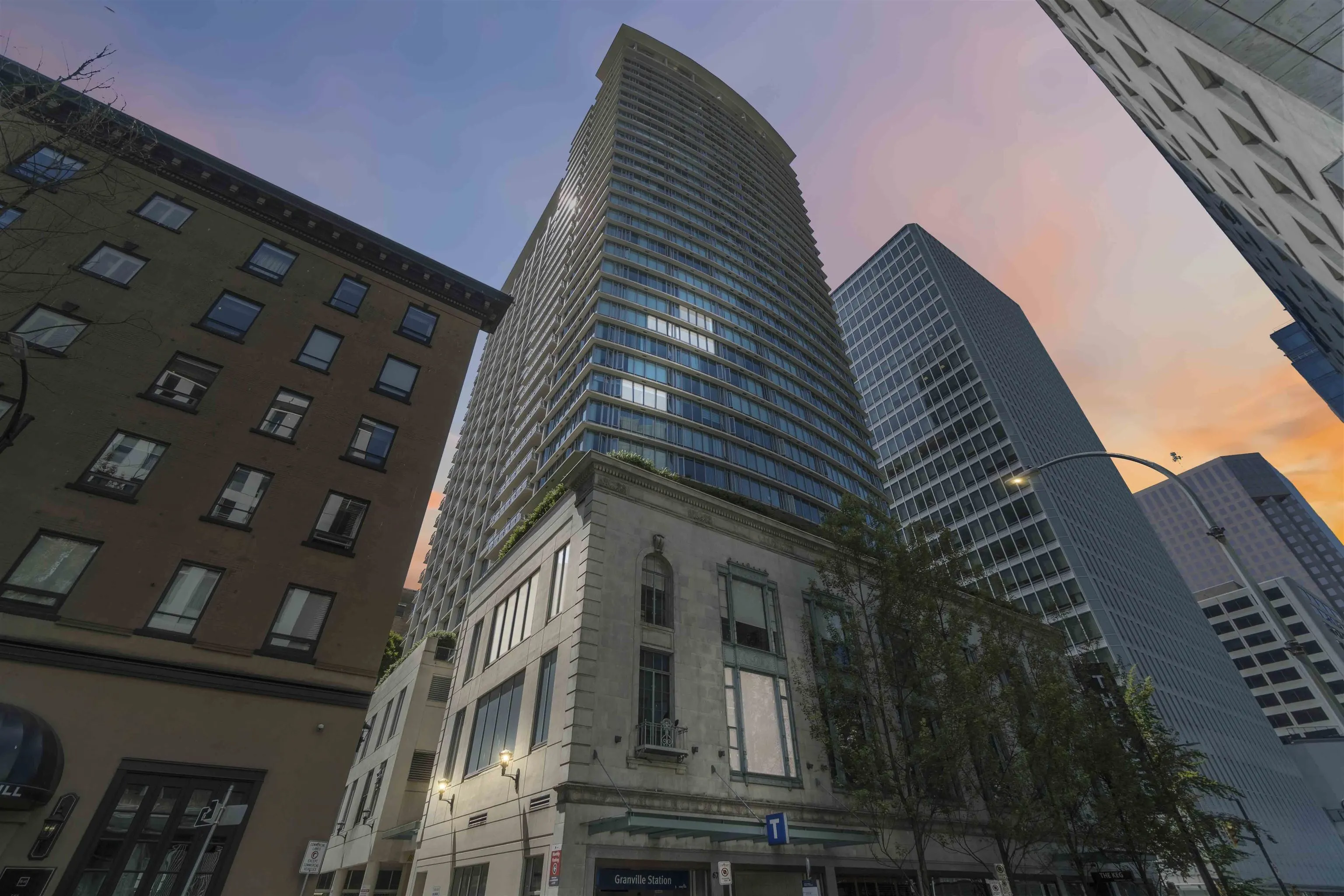 1712 610 Granville Street
