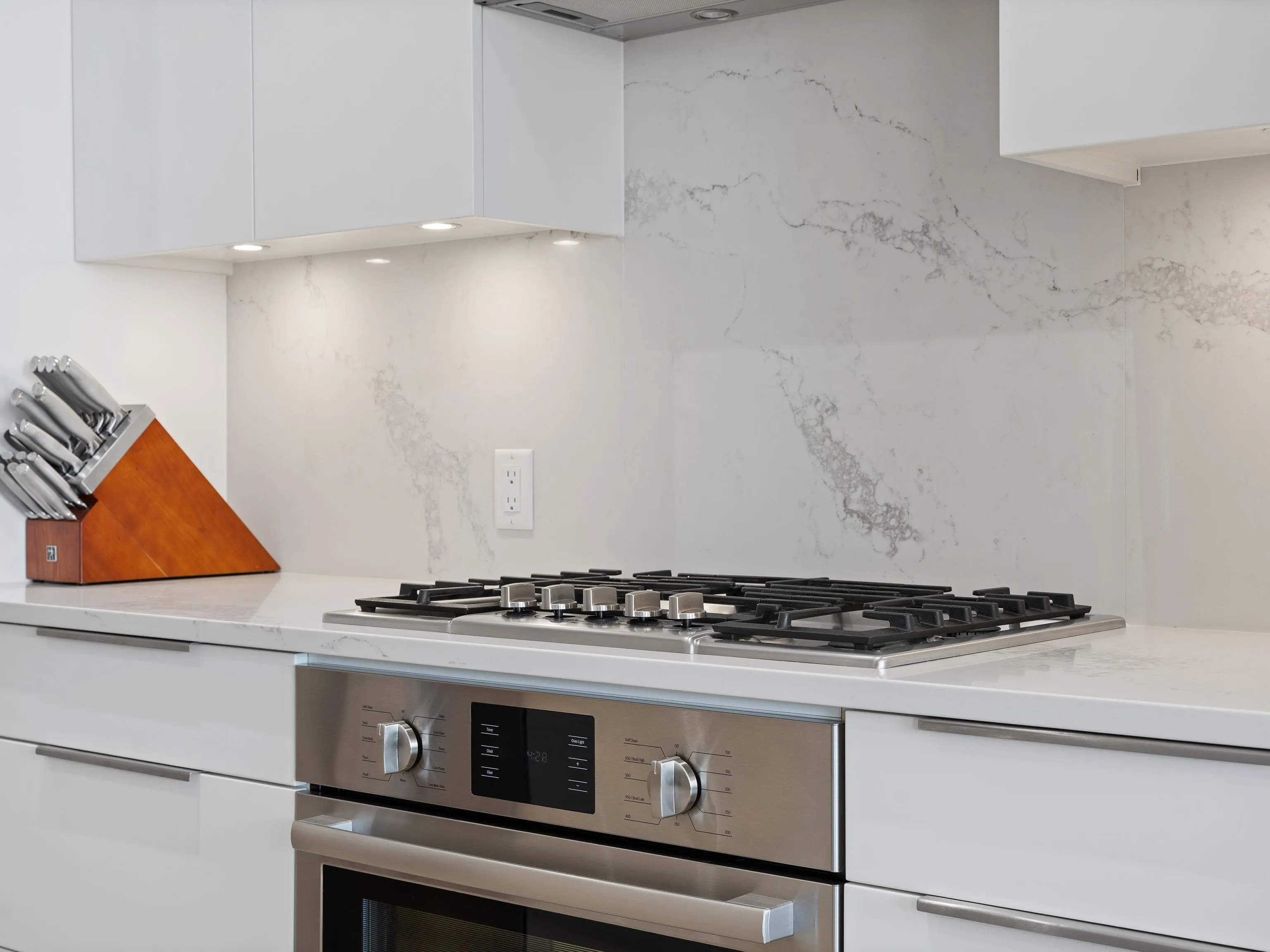 2304 1077 W Cordova Street