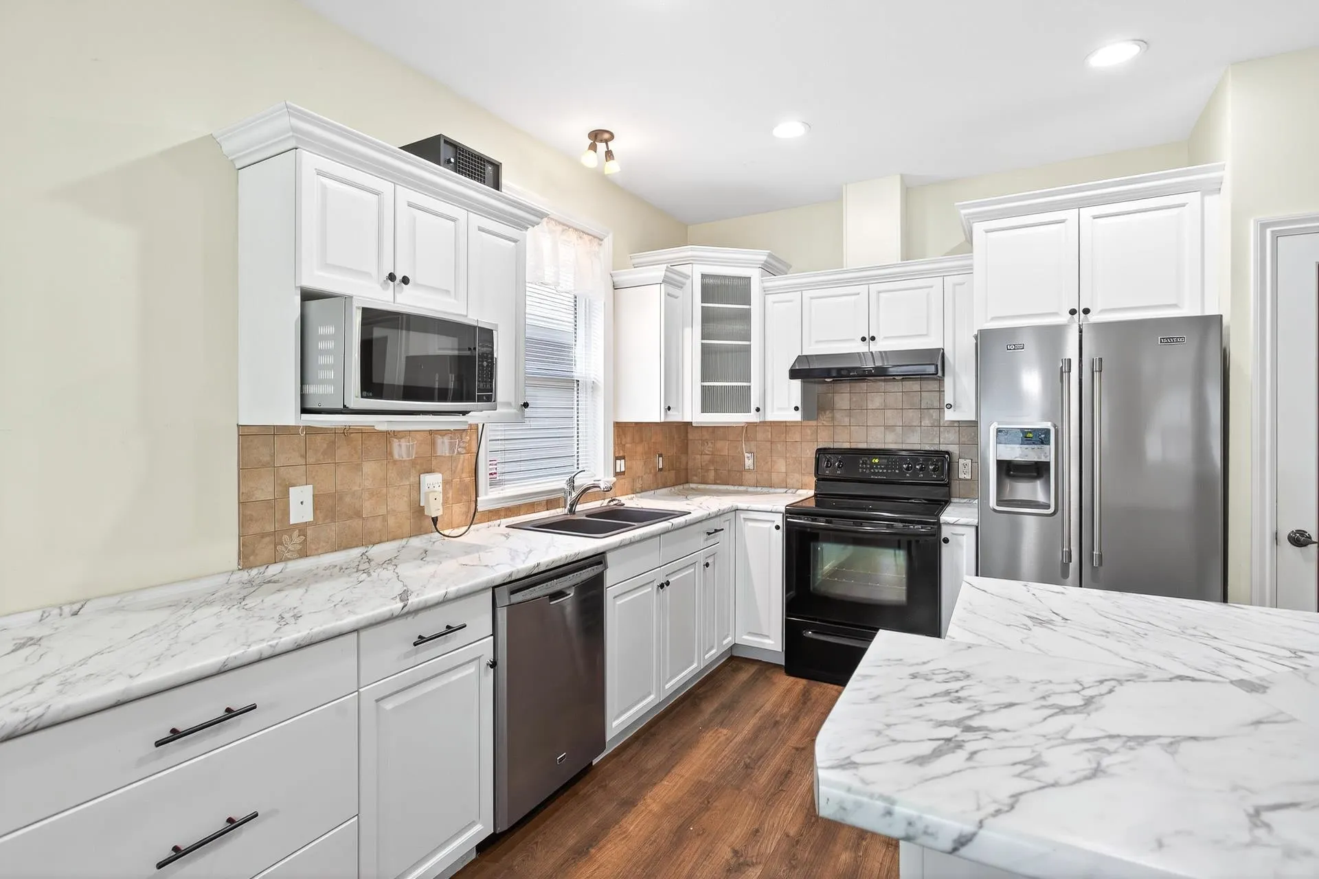 6000 Hunter Creek Crescent