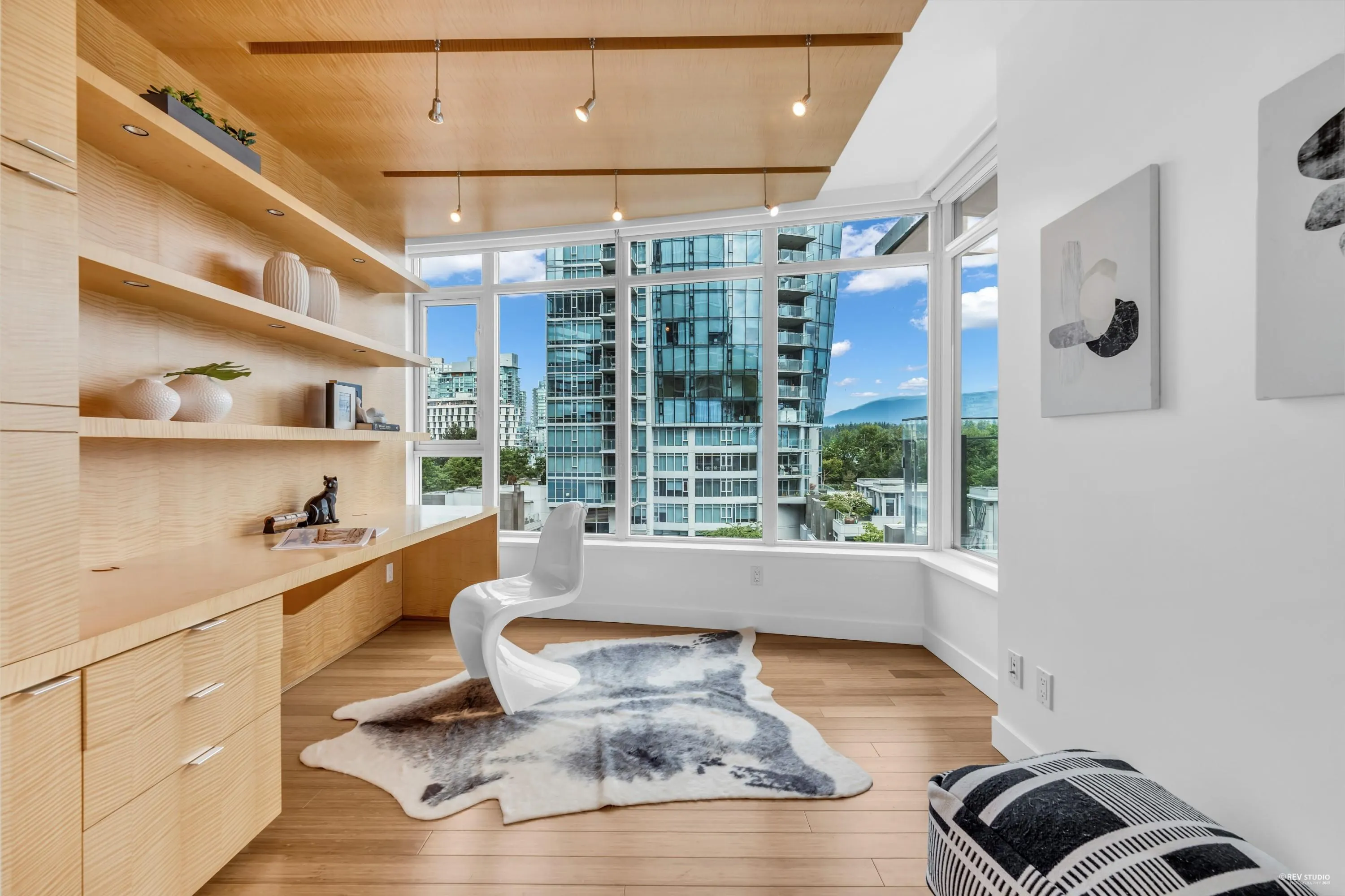 401 1233 W Cordova Street