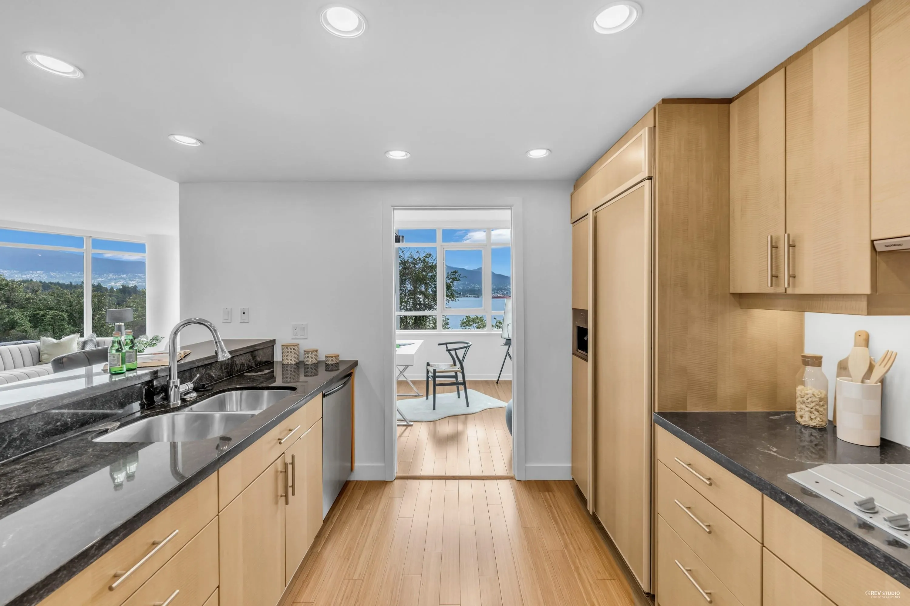 401 1233 W Cordova Street