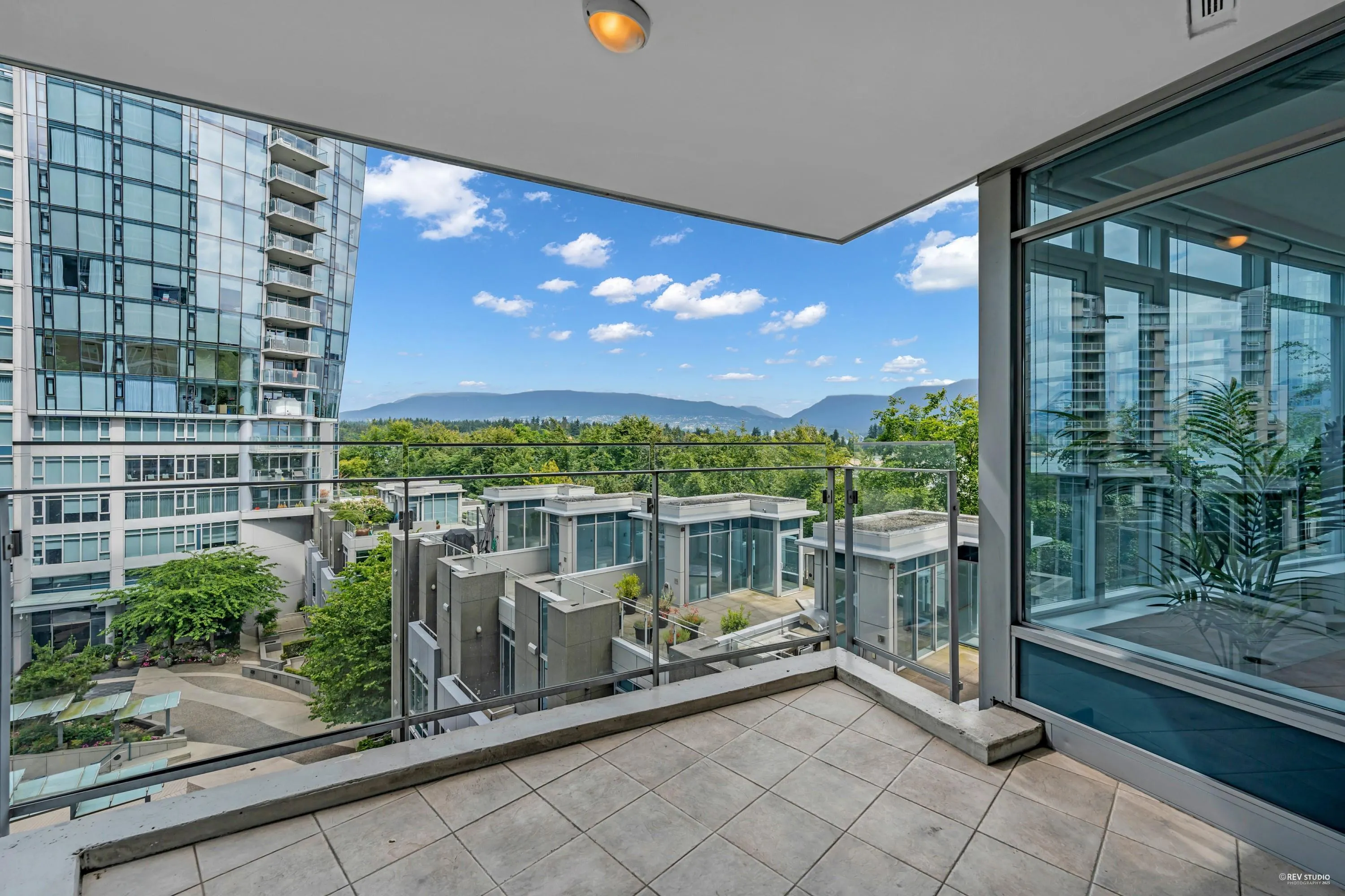 401 1233 W Cordova Street