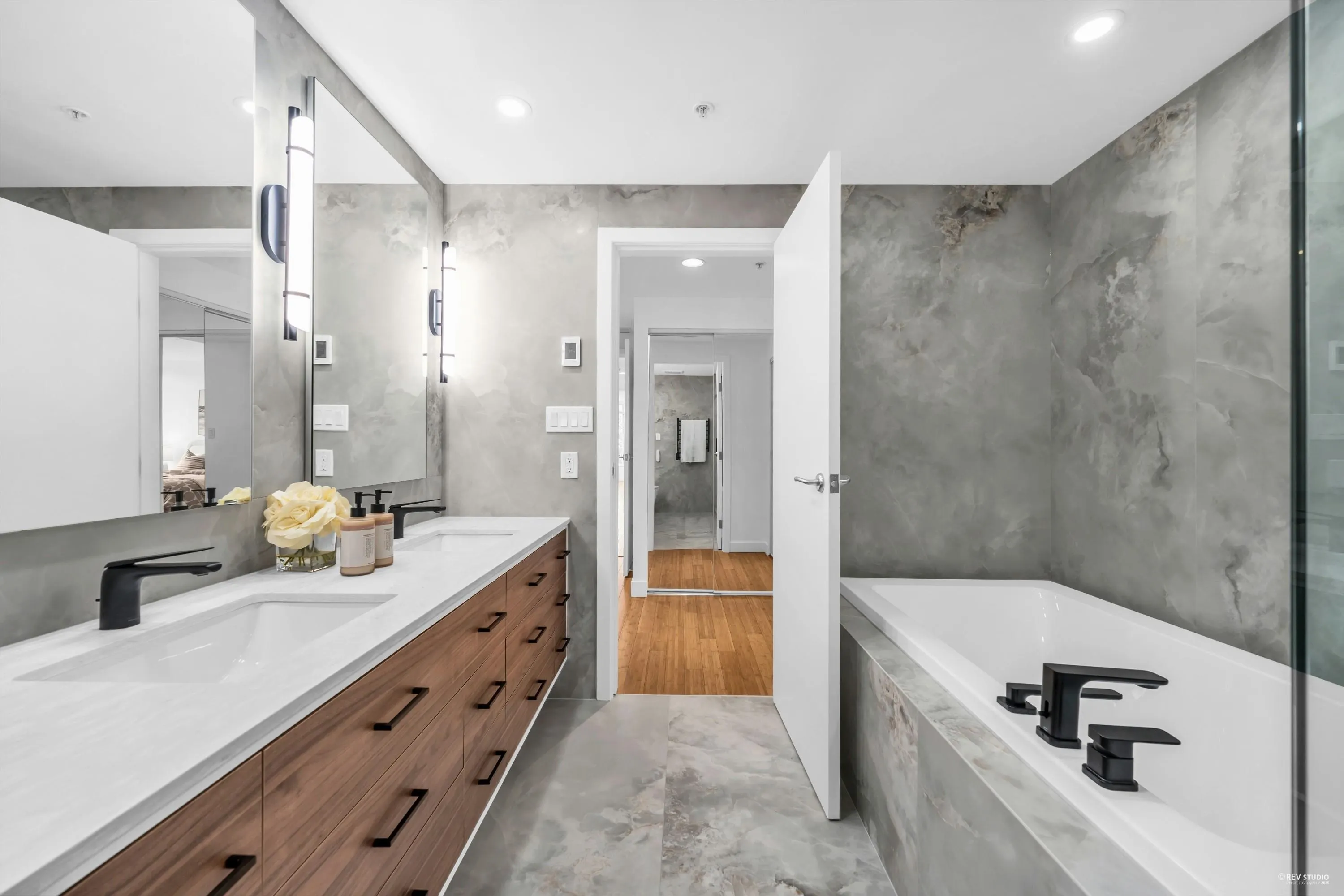 401 1233 W Cordova Street