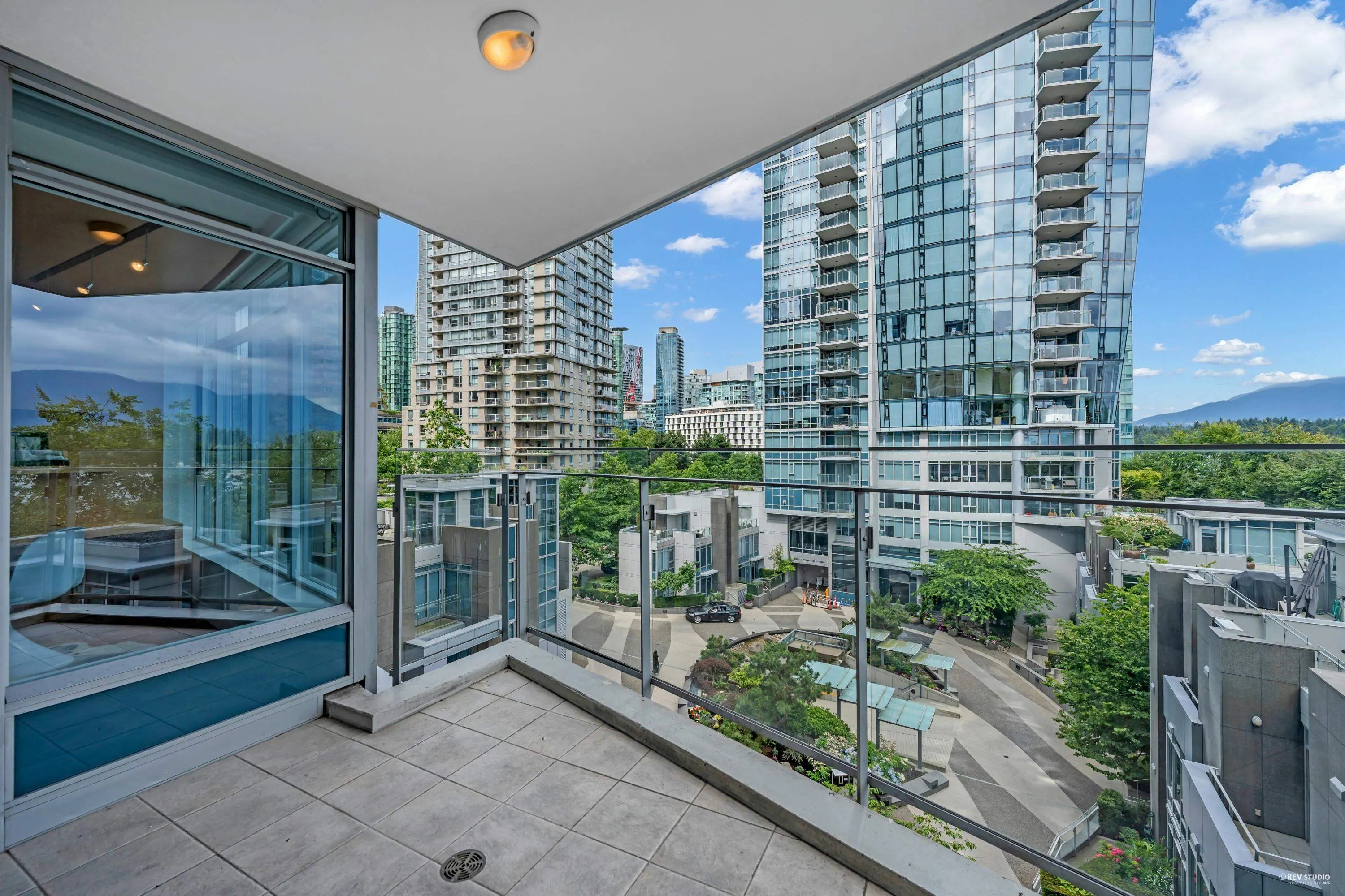 401 1233 W Cordova Street