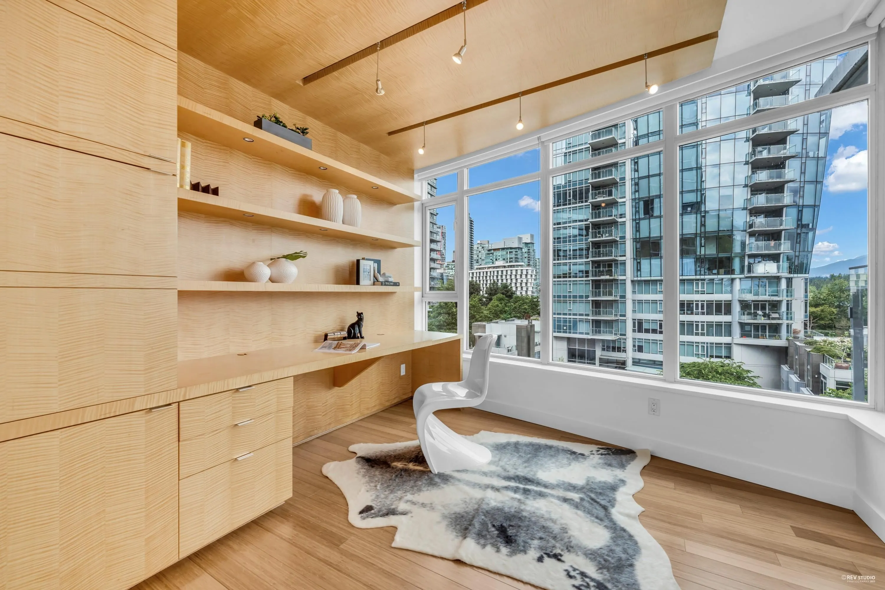 401 1233 W Cordova Street