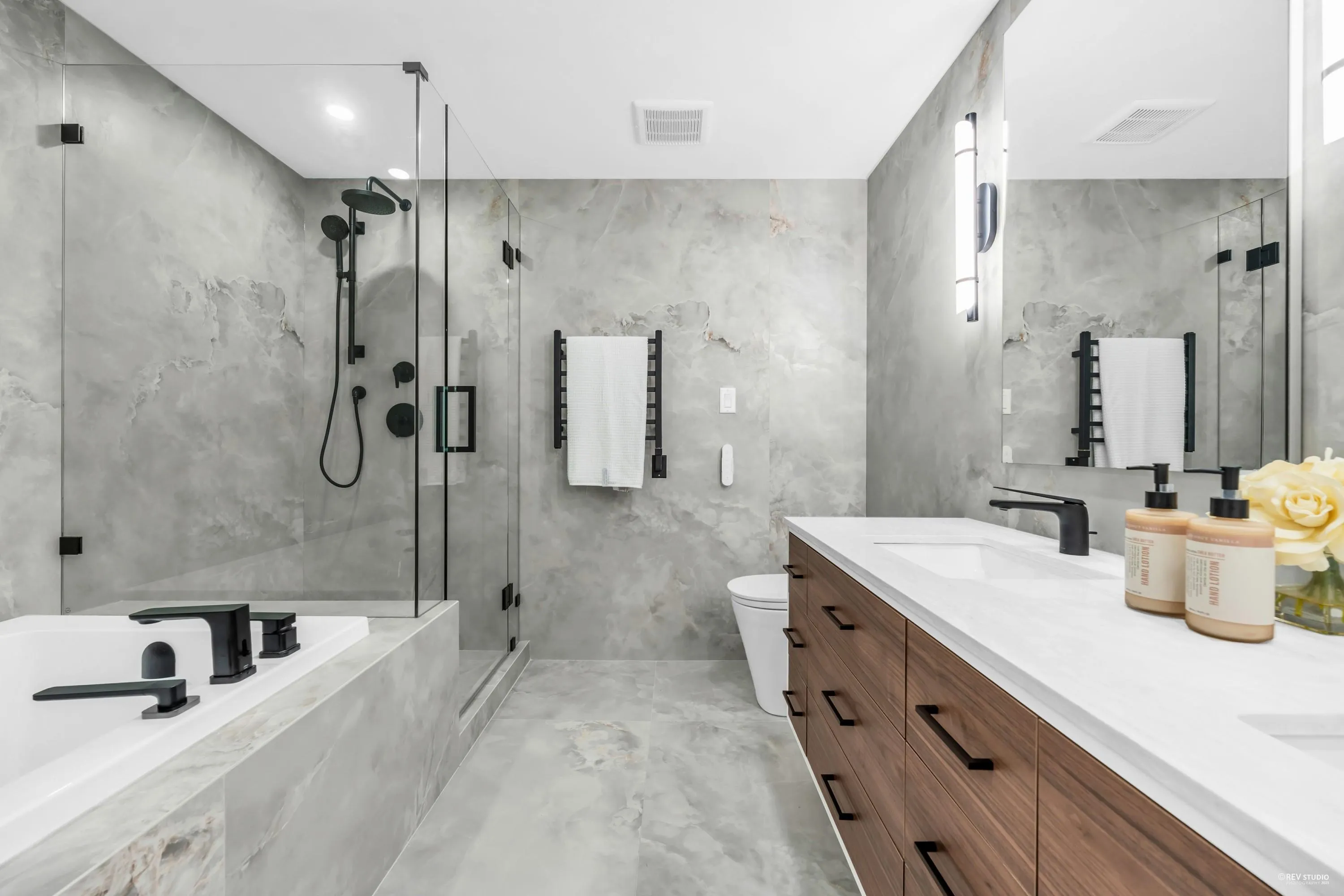 401 1233 W Cordova Street