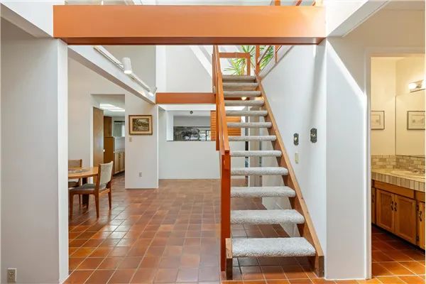 5757 Goldenrod Crescent