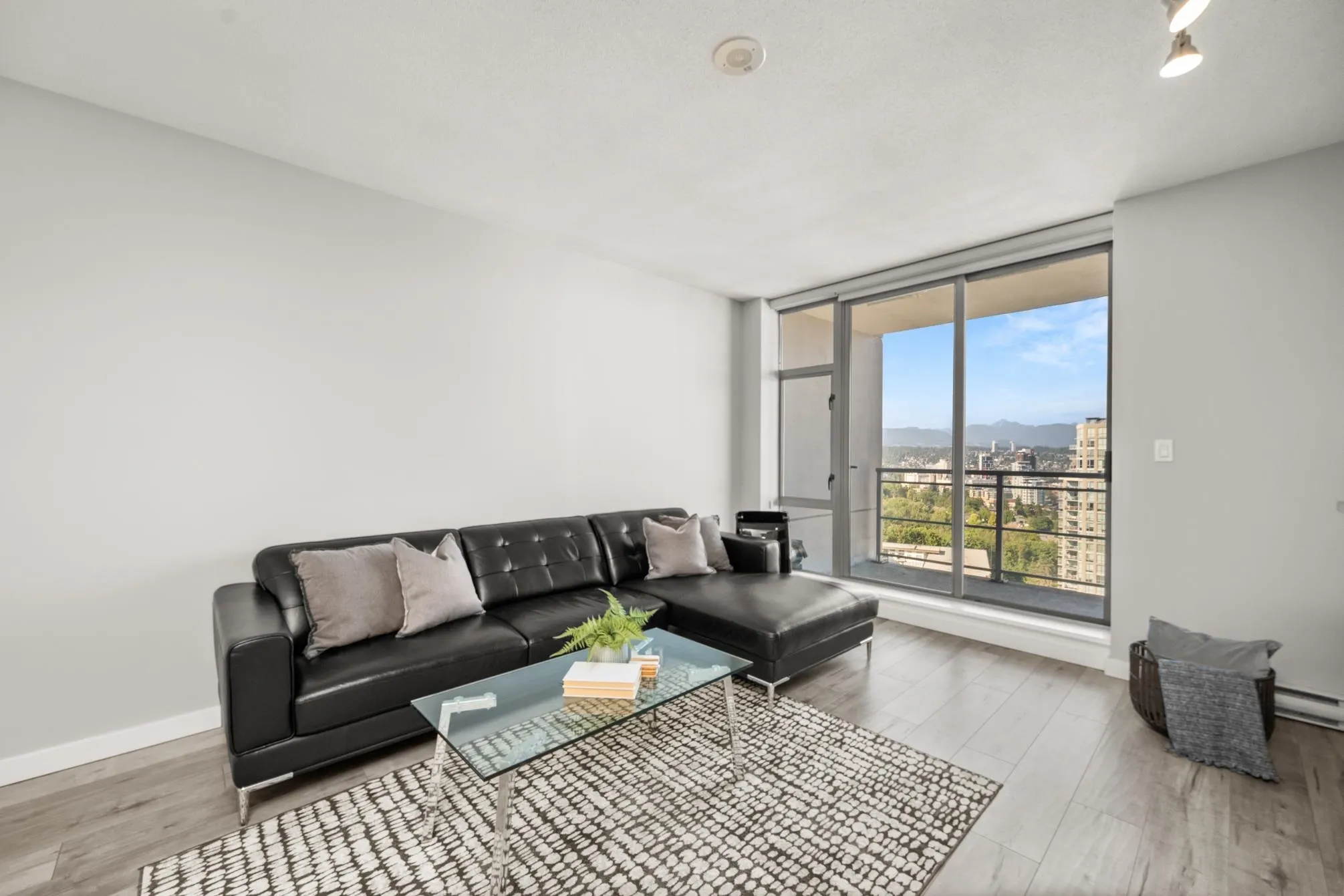 2103 280 Ross Drive
