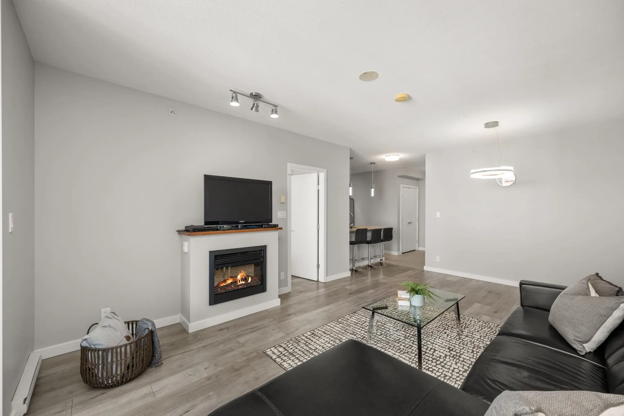 2103 280 Ross Drive