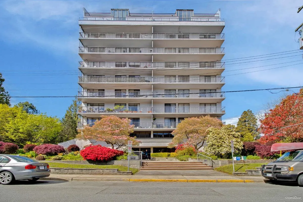 903 1745 Esquimalt Avenue