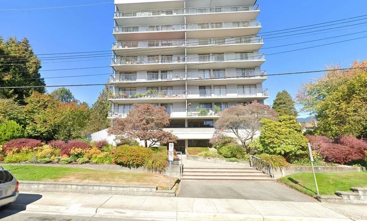 903 1745 Esquimalt Avenue