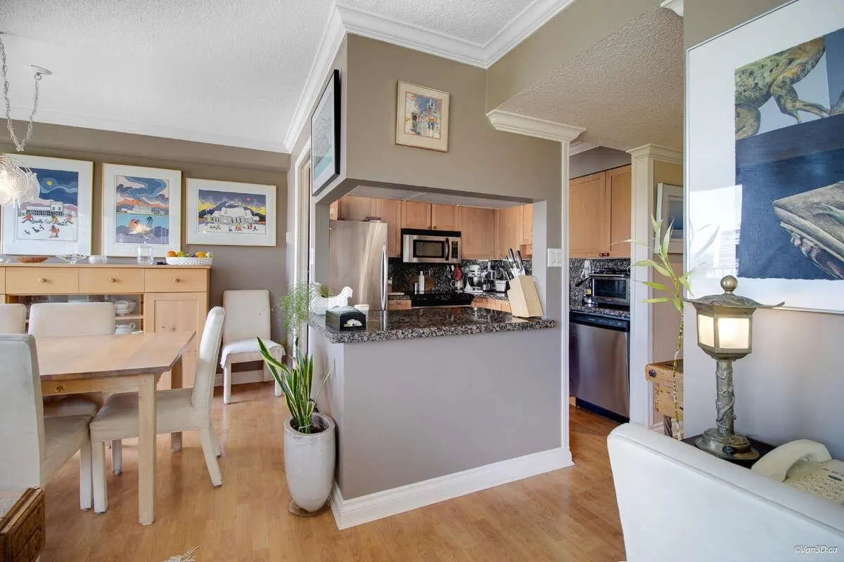 903 1745 Esquimalt Avenue