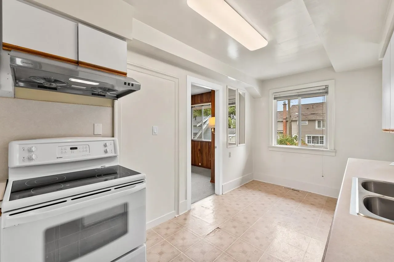 4879 Collingwood Street