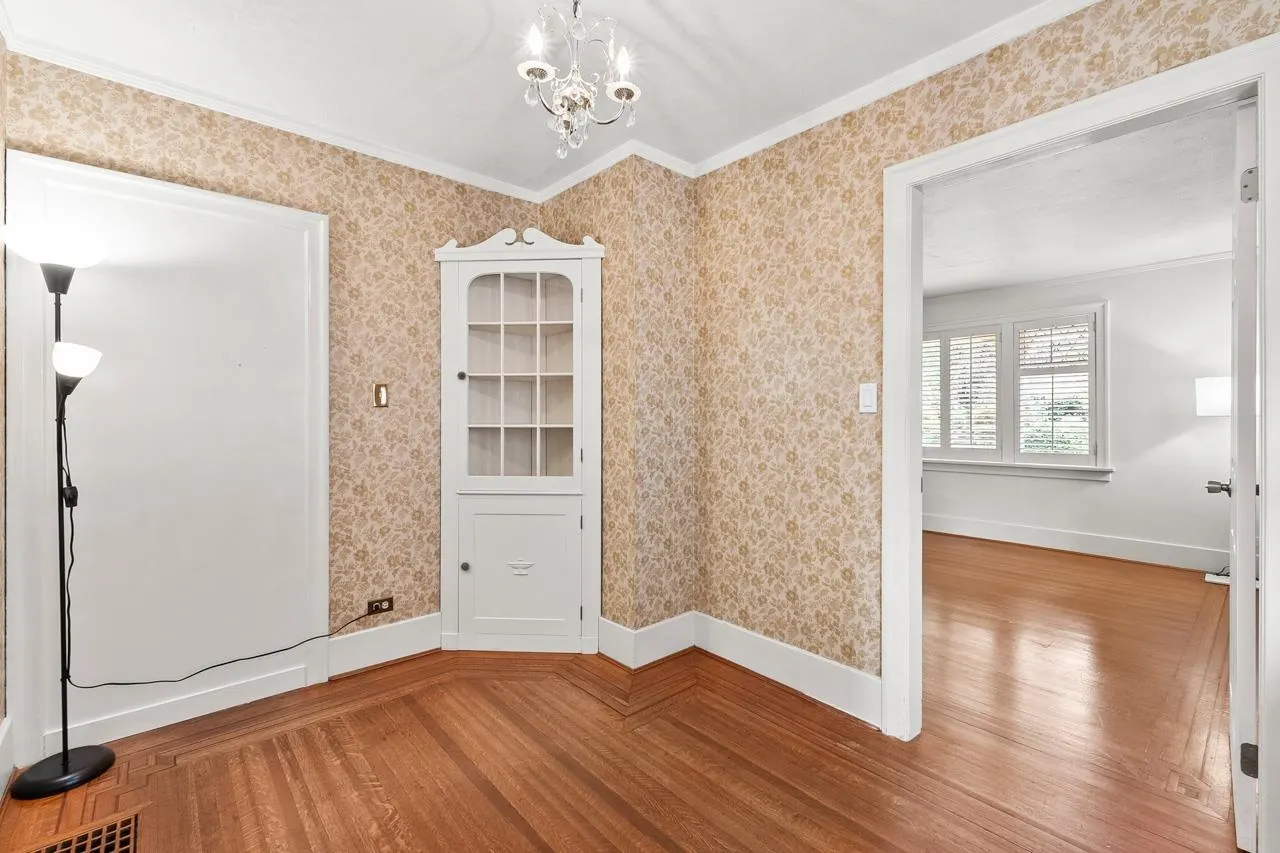 4879 Collingwood Street