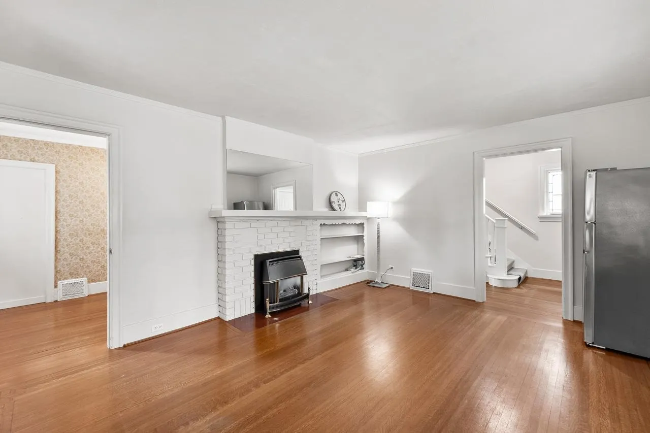 4879 Collingwood Street
