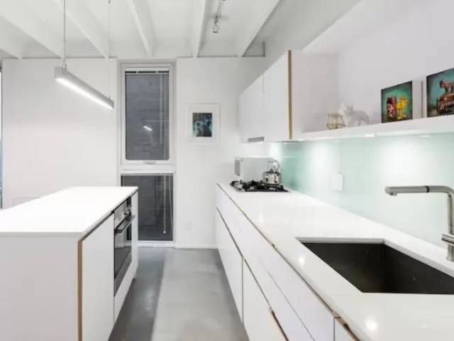 701 219 E Georgia Street