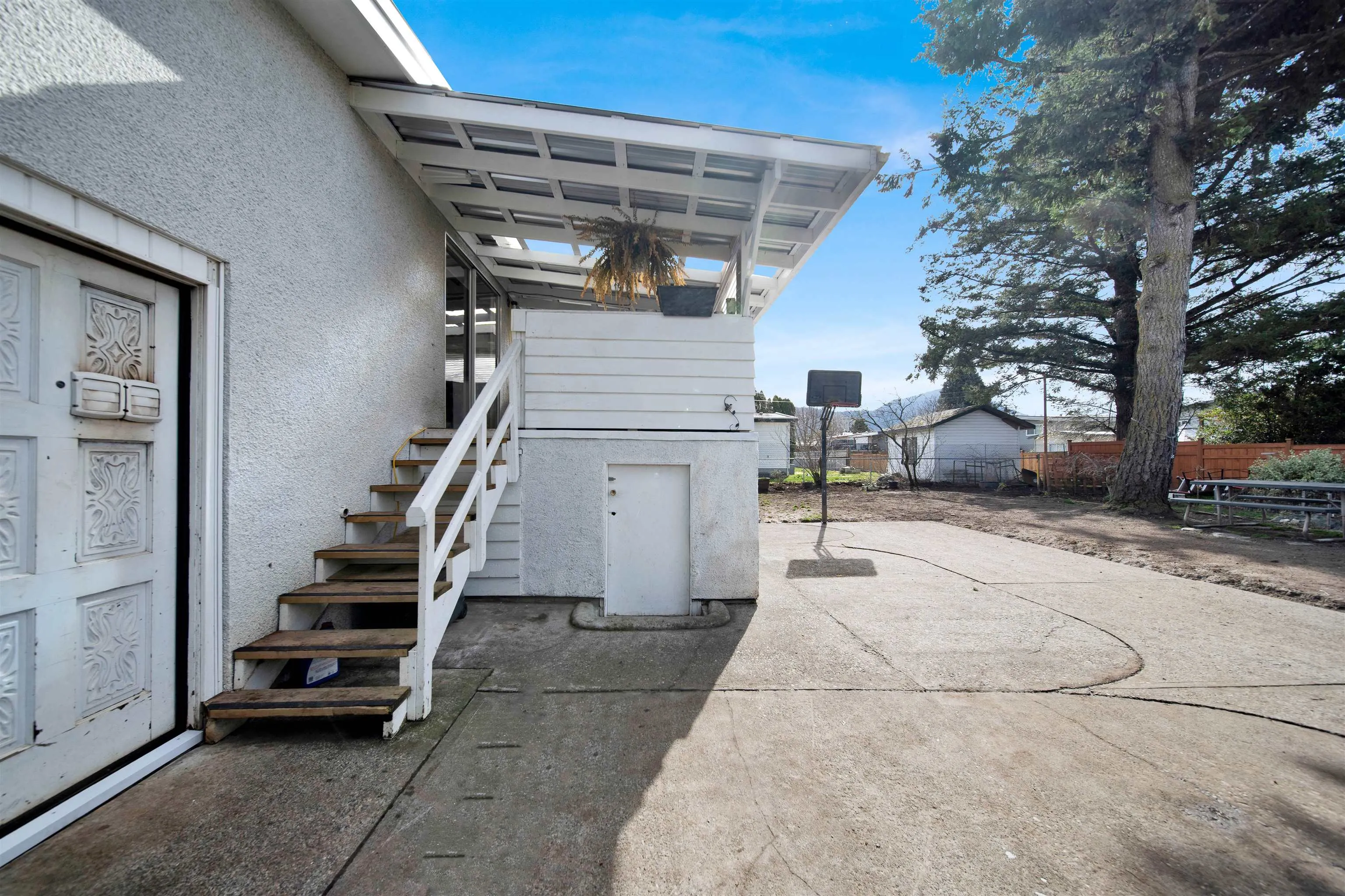 6317 Reid Road