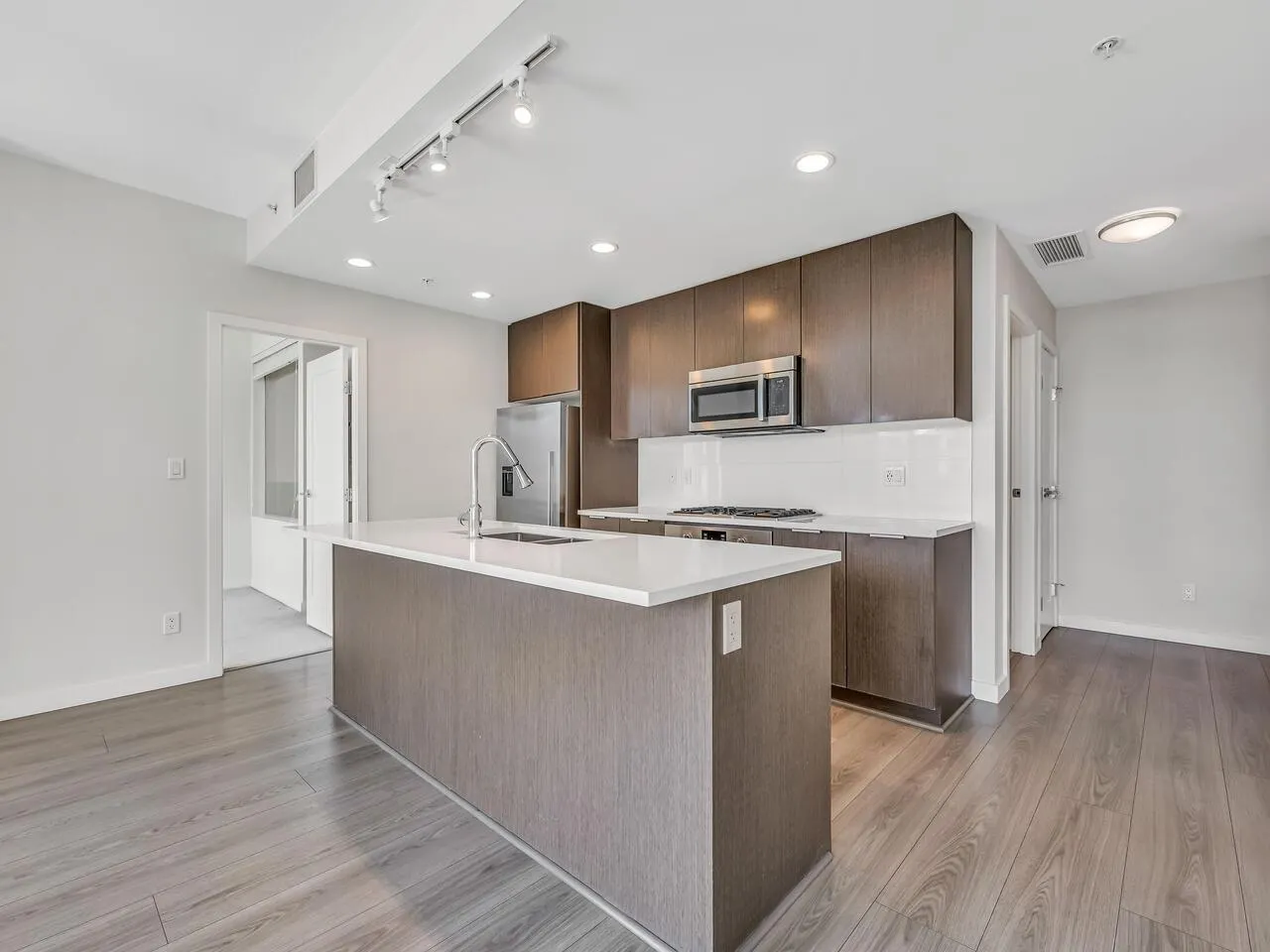 816 8688 Hazelbridge Way