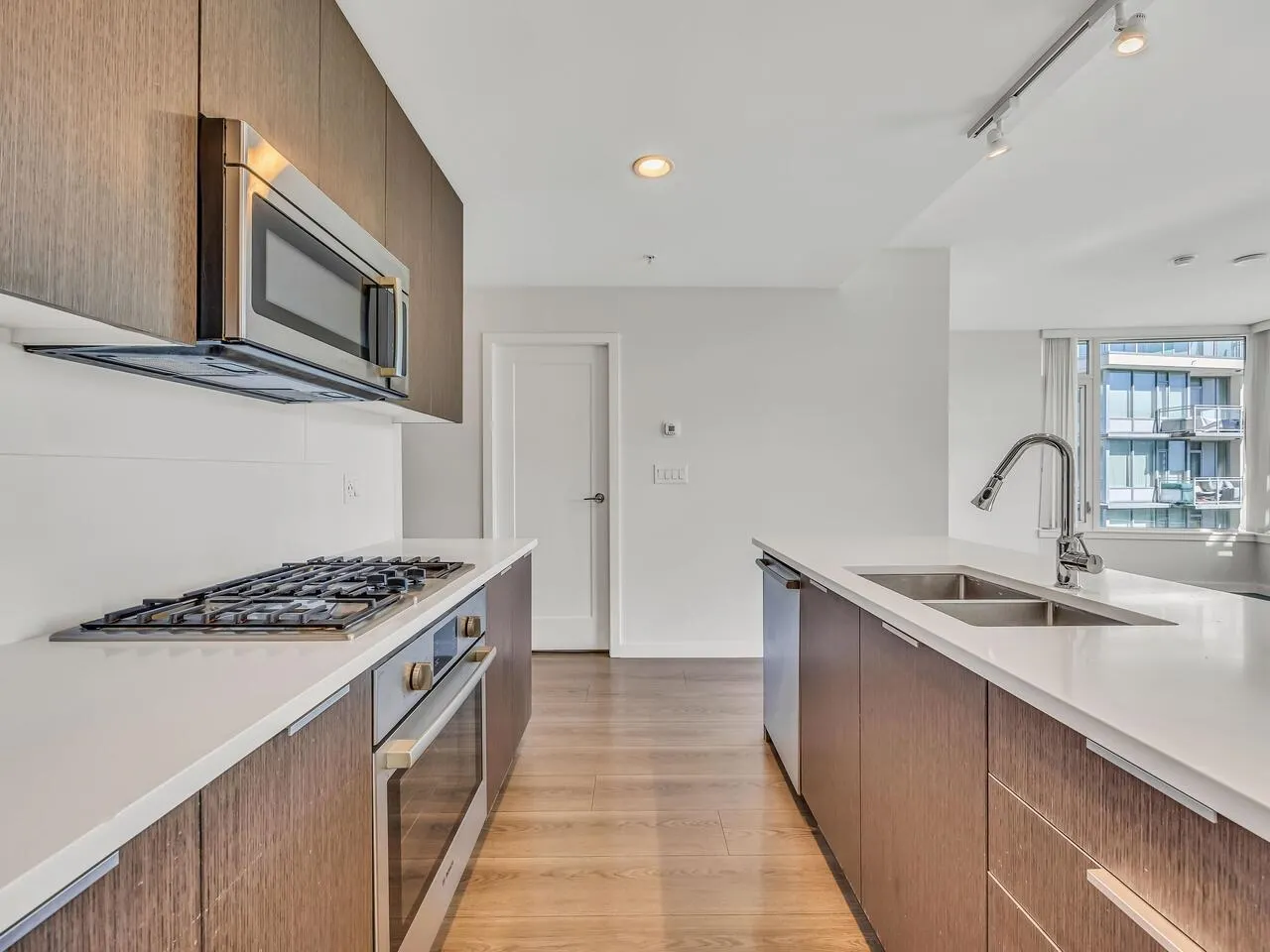 816 8688 Hazelbridge Way