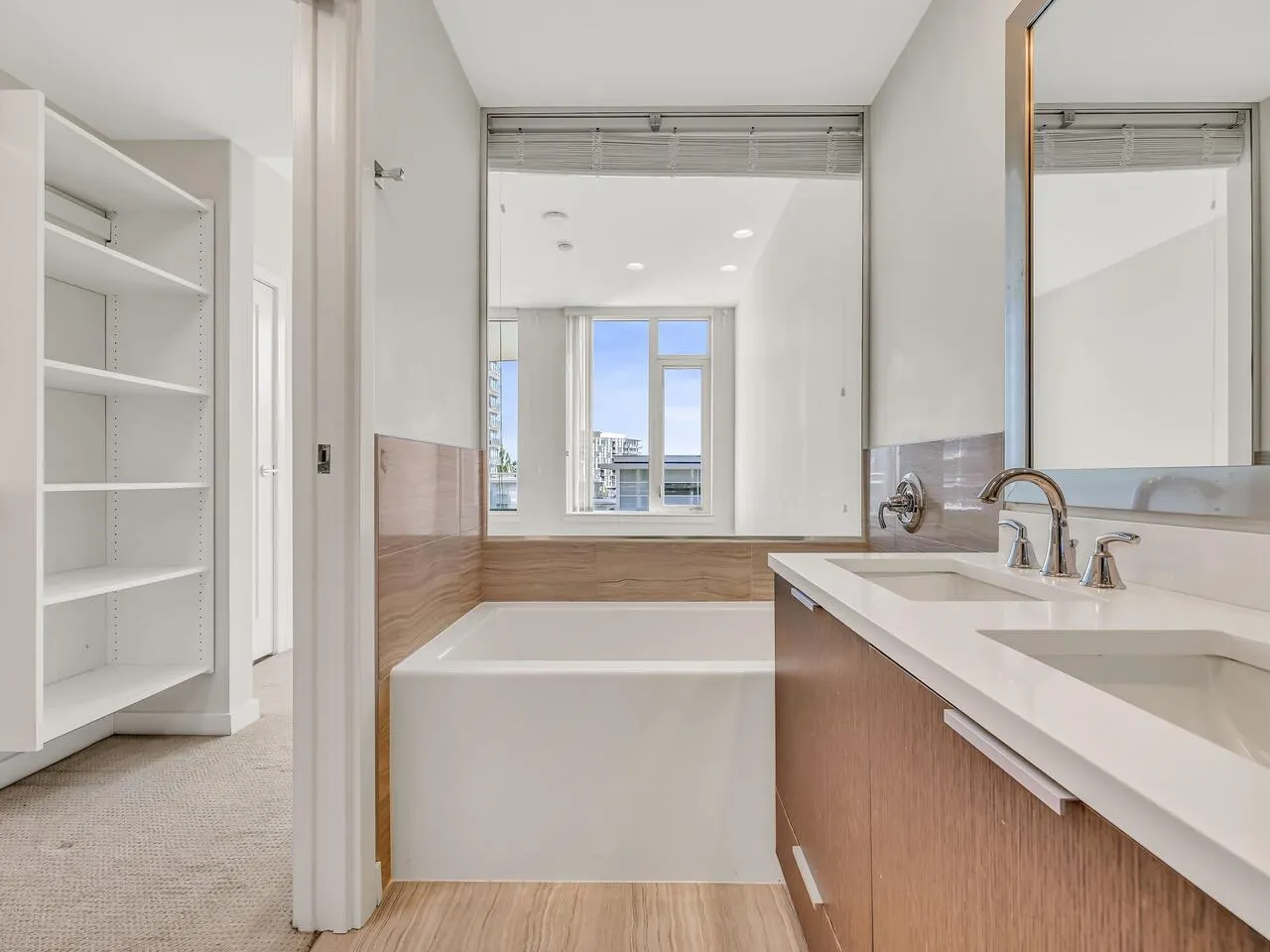 816 8688 Hazelbridge Way