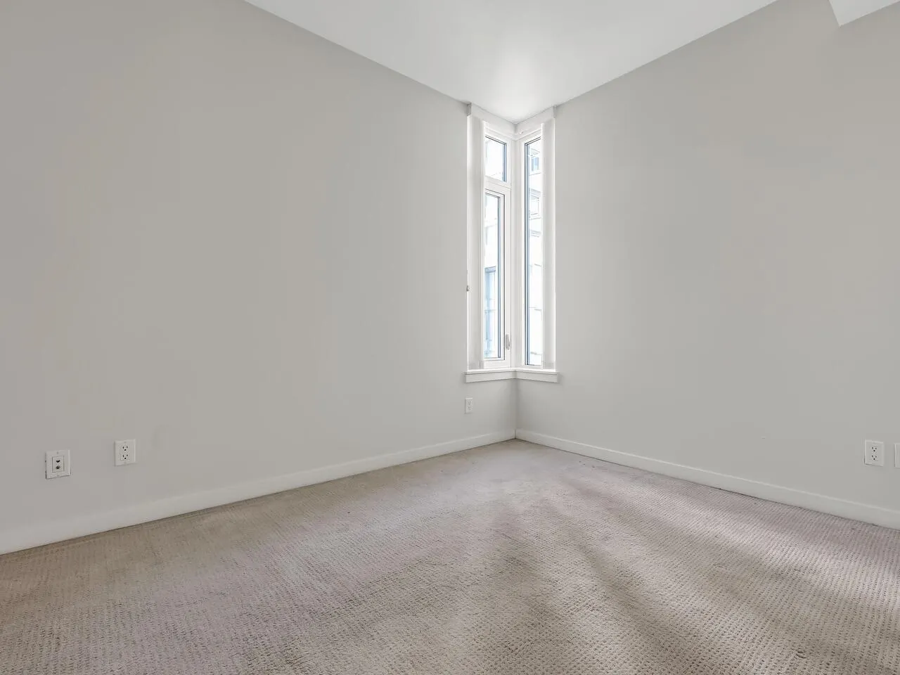 816 8688 Hazelbridge Way