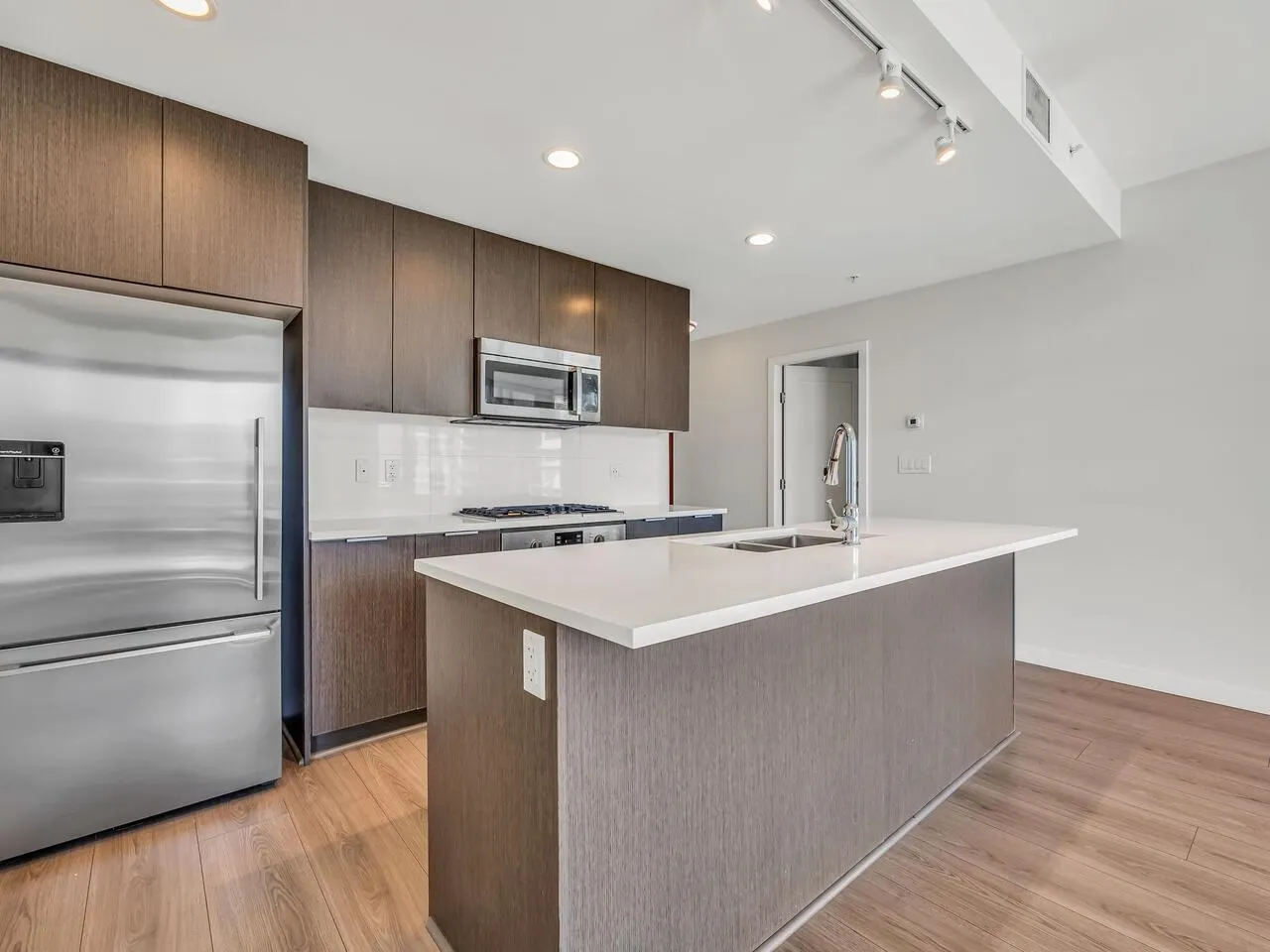 816 8688 Hazelbridge Way