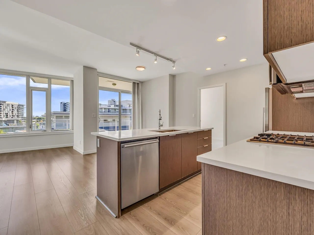 816 8688 Hazelbridge Way