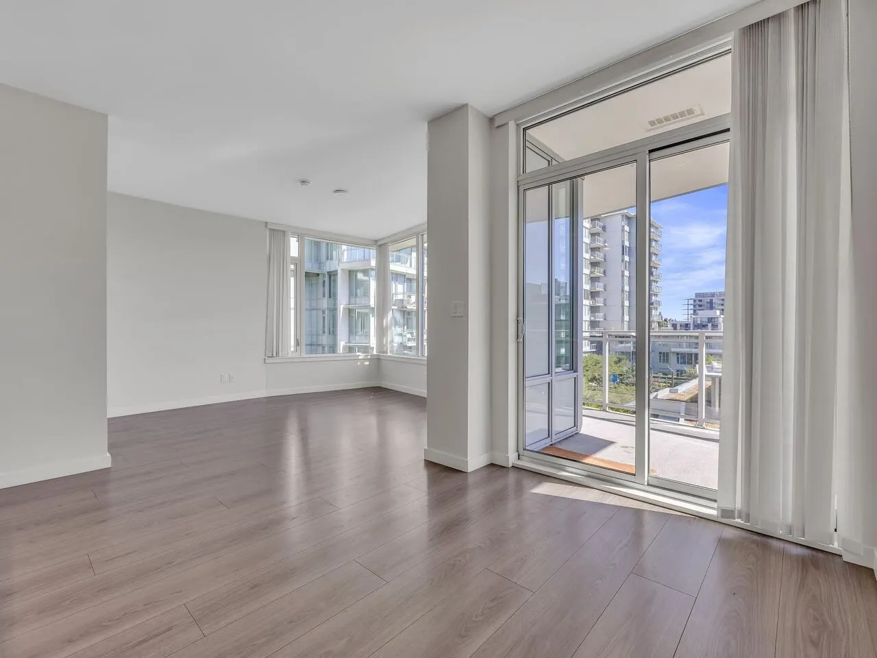 816 8688 Hazelbridge Way