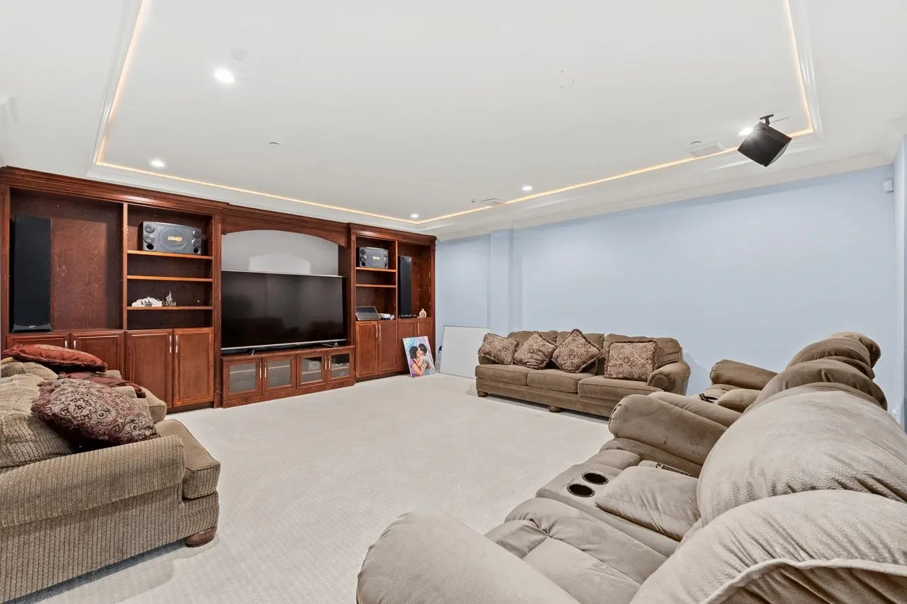 1030 W 33rd Avenue