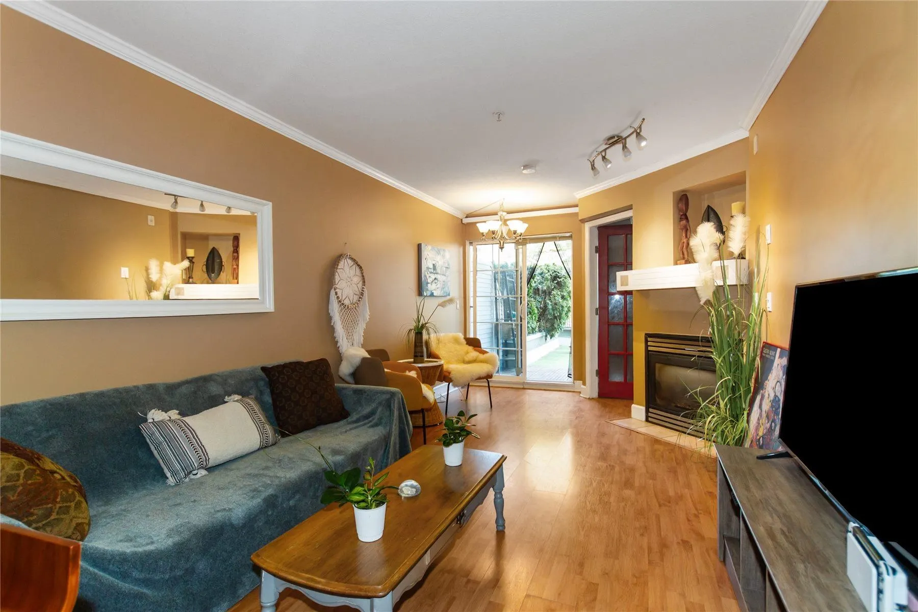 210 1989 Dunbar Street