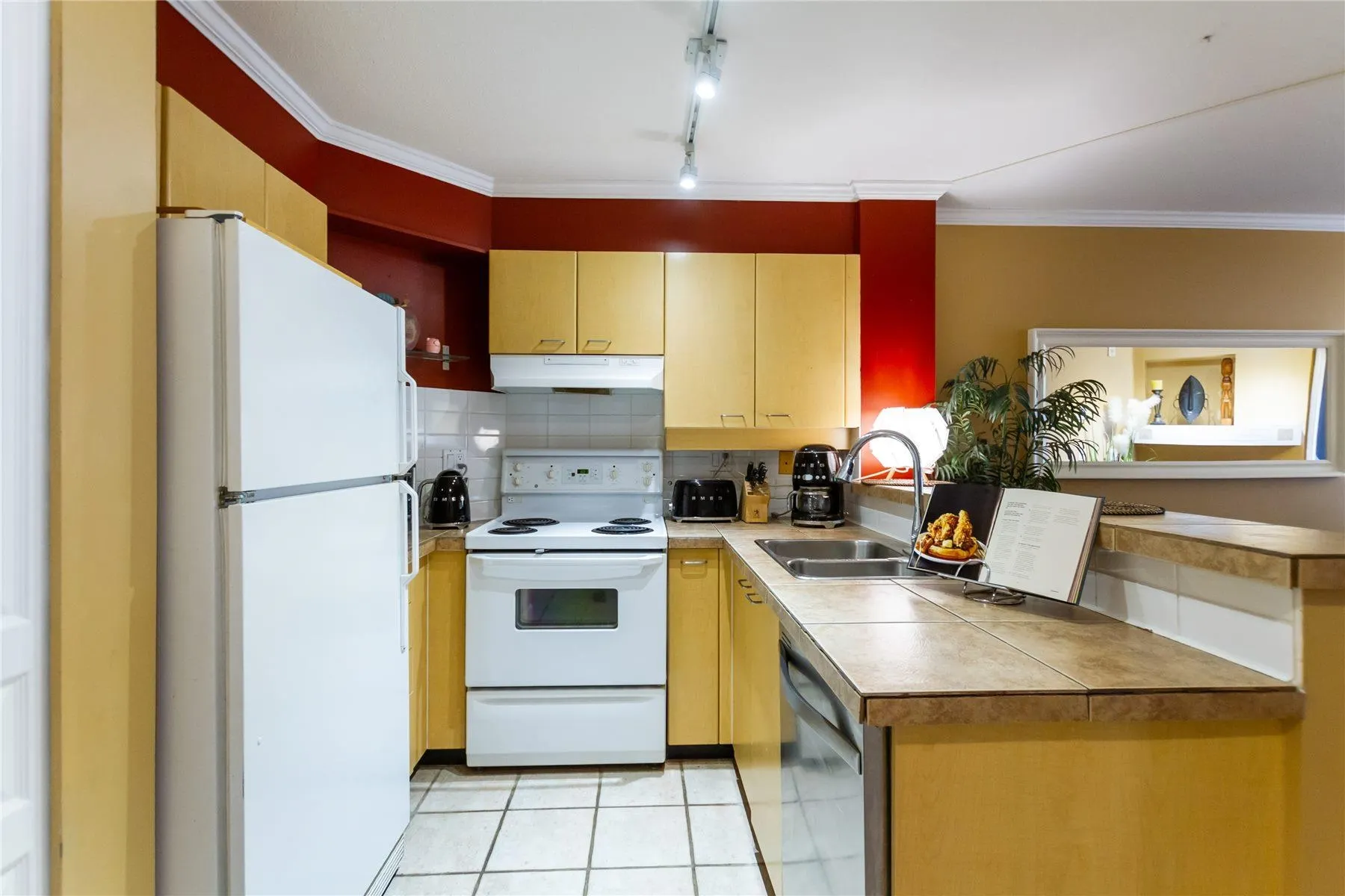 210 1989 Dunbar Street