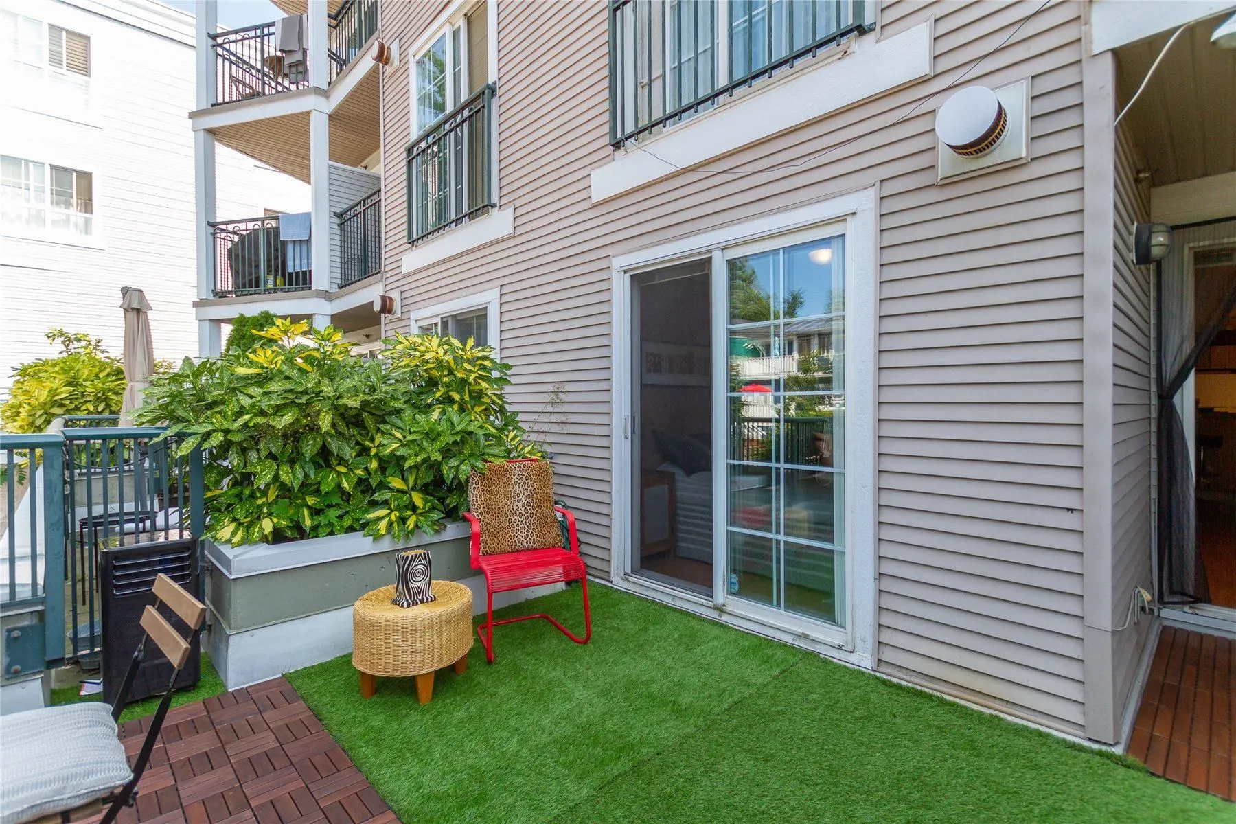 210 1989 Dunbar Street