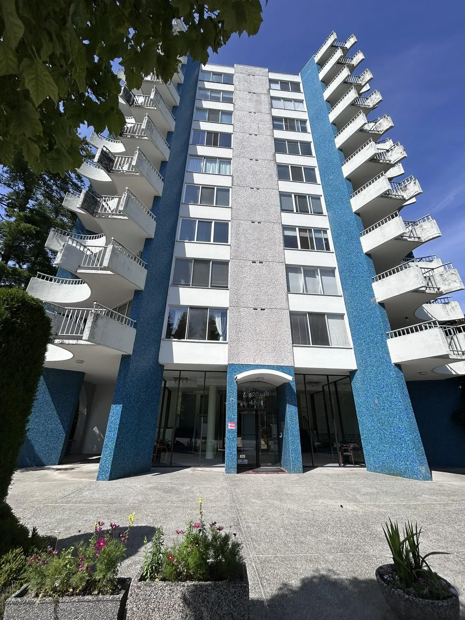 303 4691 W 10th Avenue