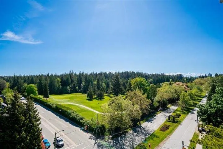 303 4691 W 10th Avenue