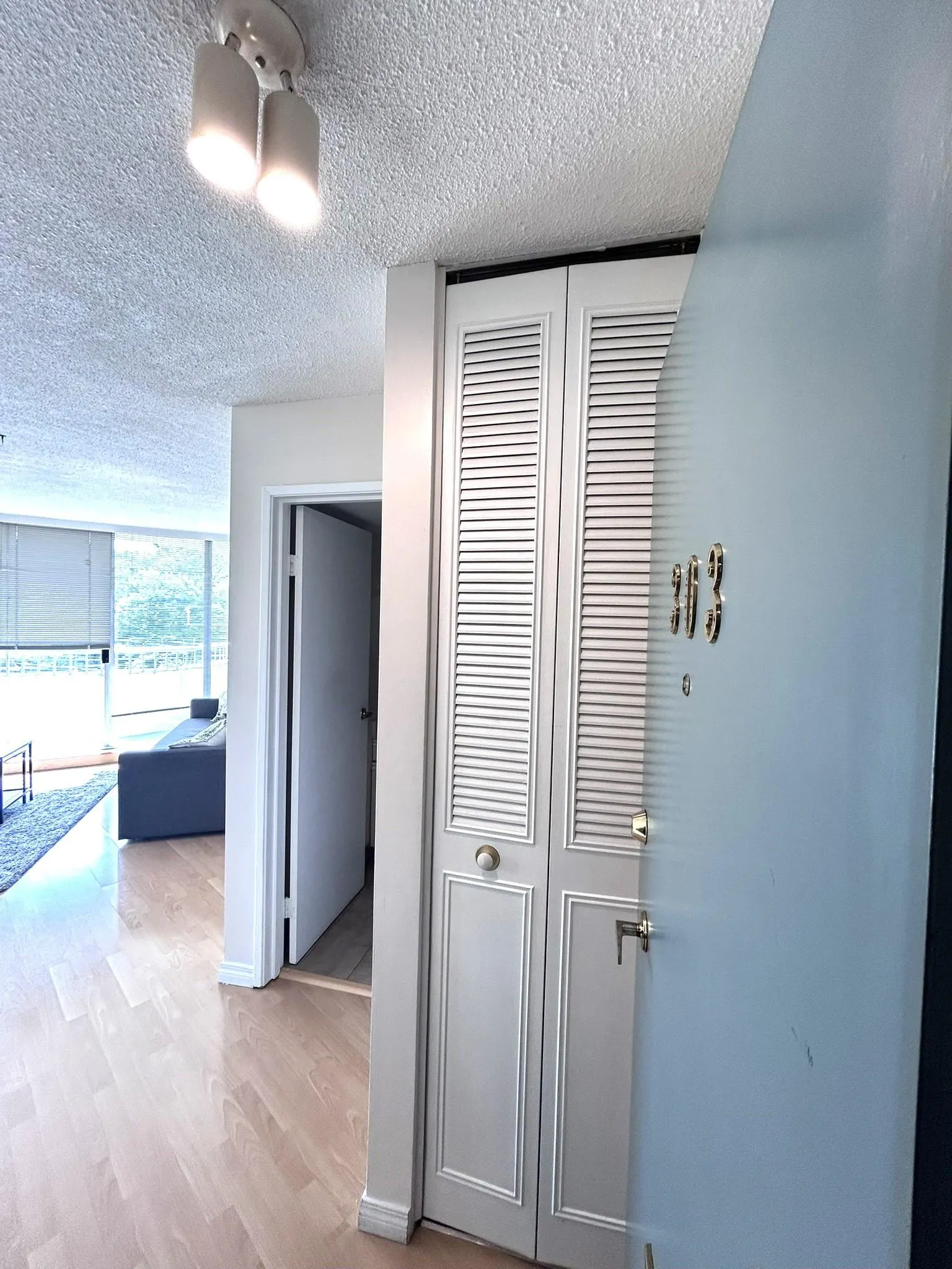 303 4691 W 10th Avenue