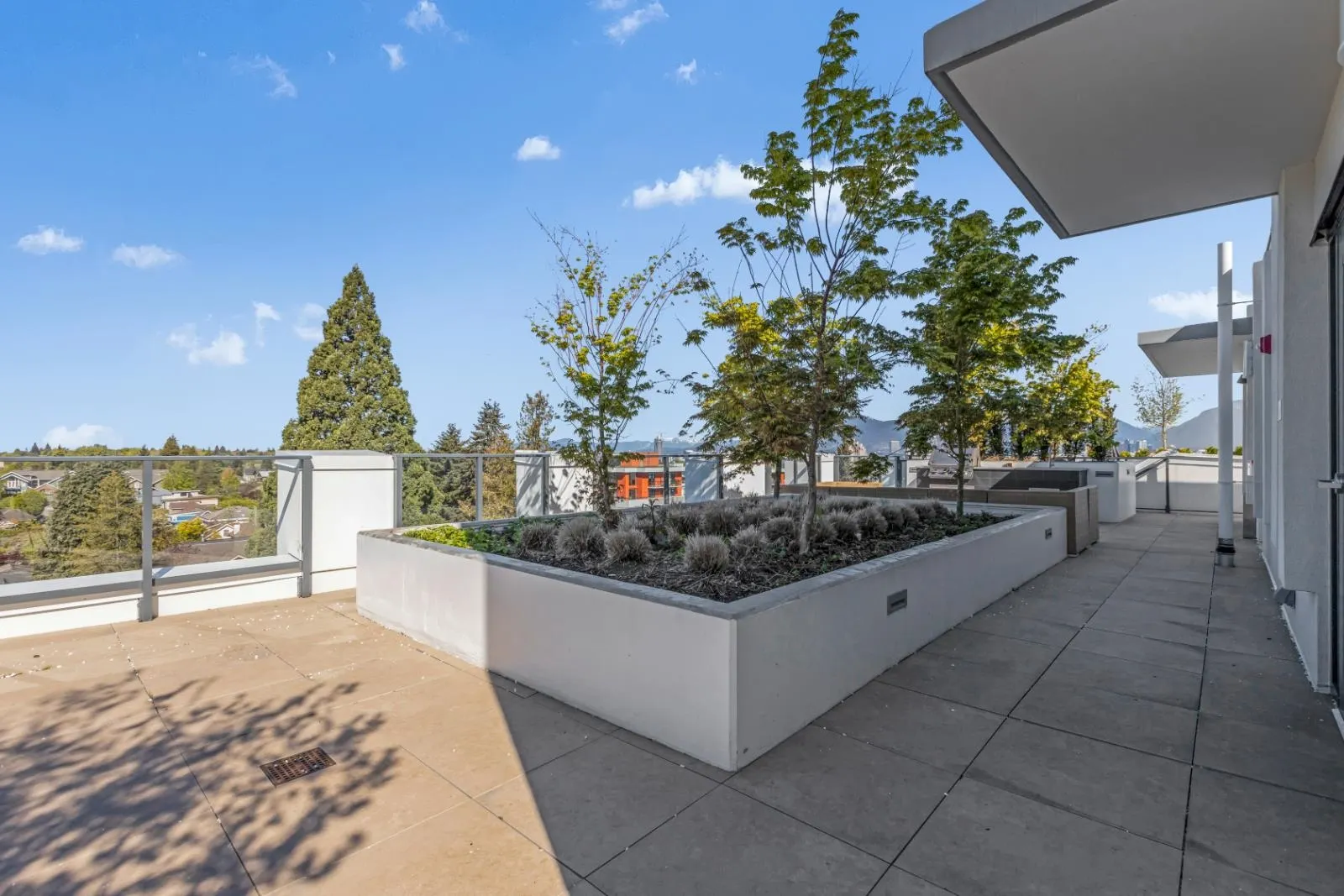 302 4240 Cambie Street