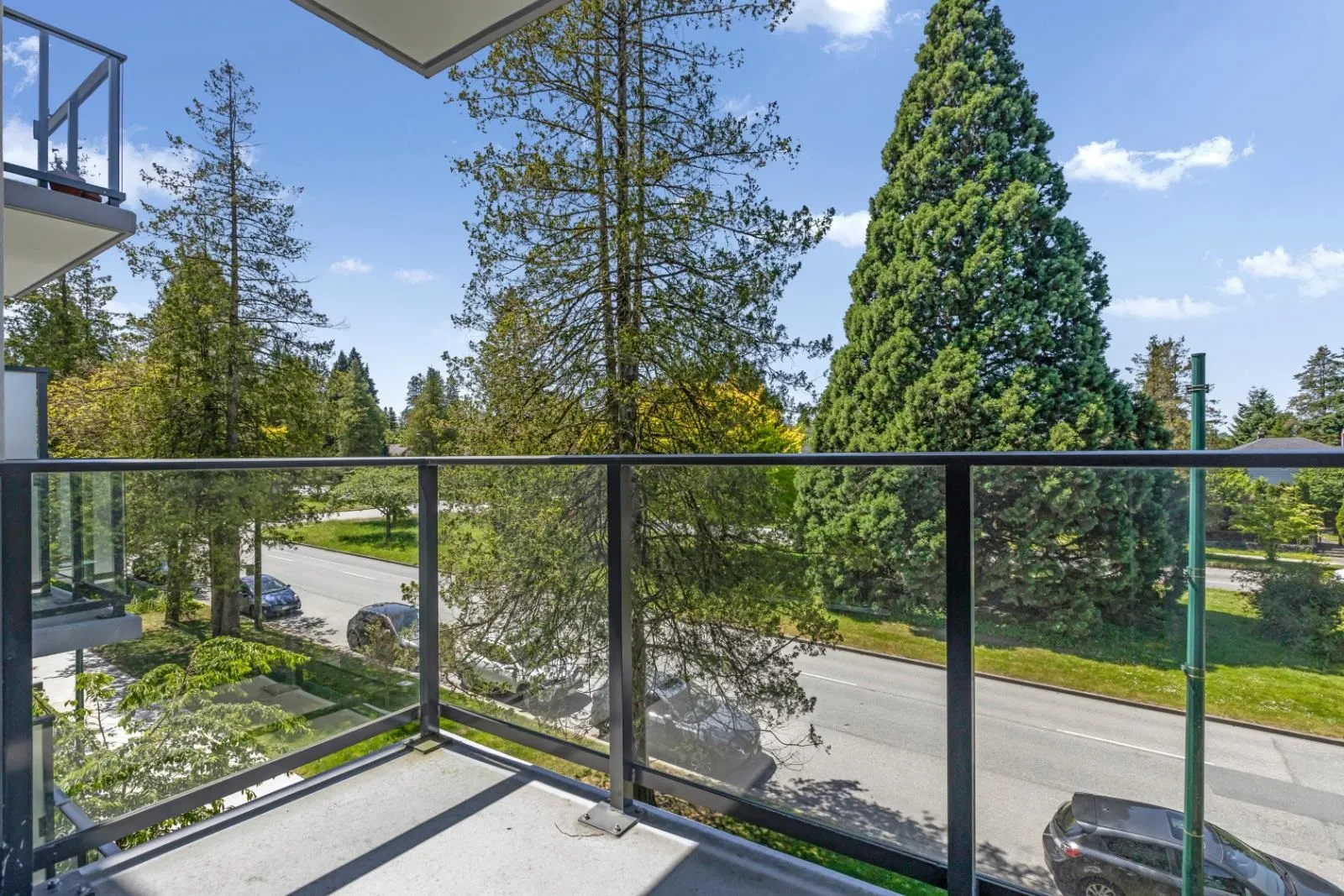 302 4240 Cambie Street