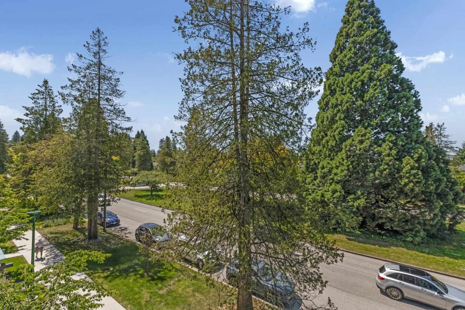 302 4240 Cambie Street