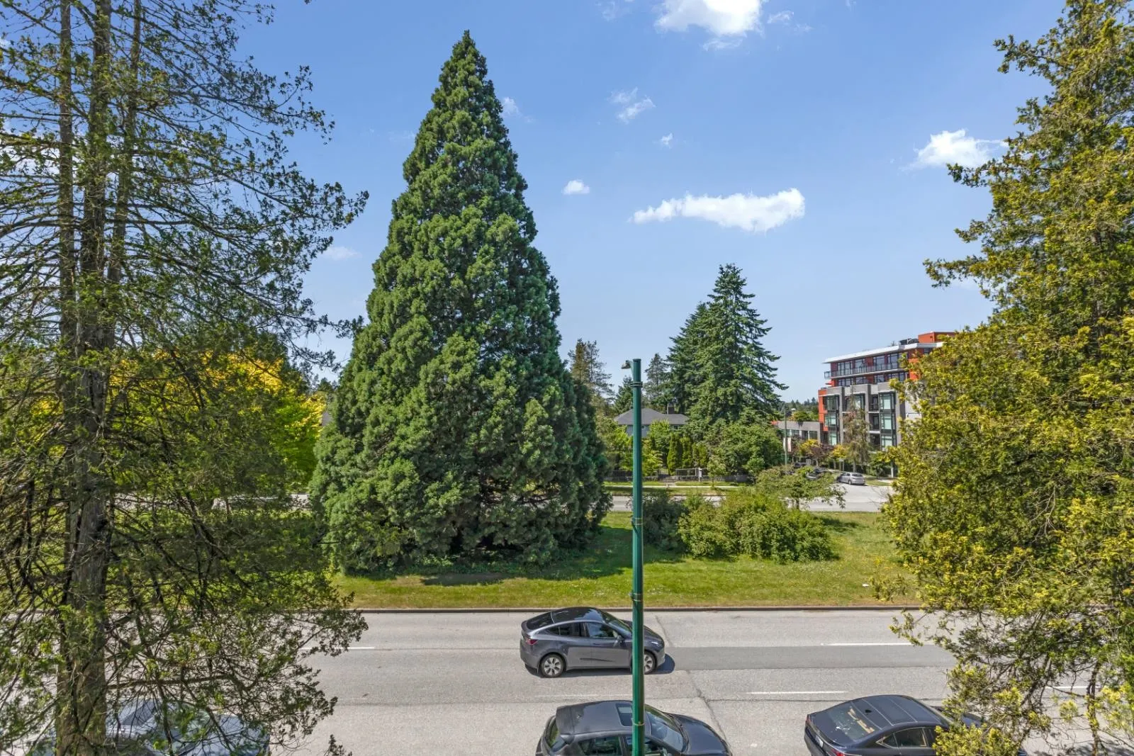 302 4240 Cambie Street