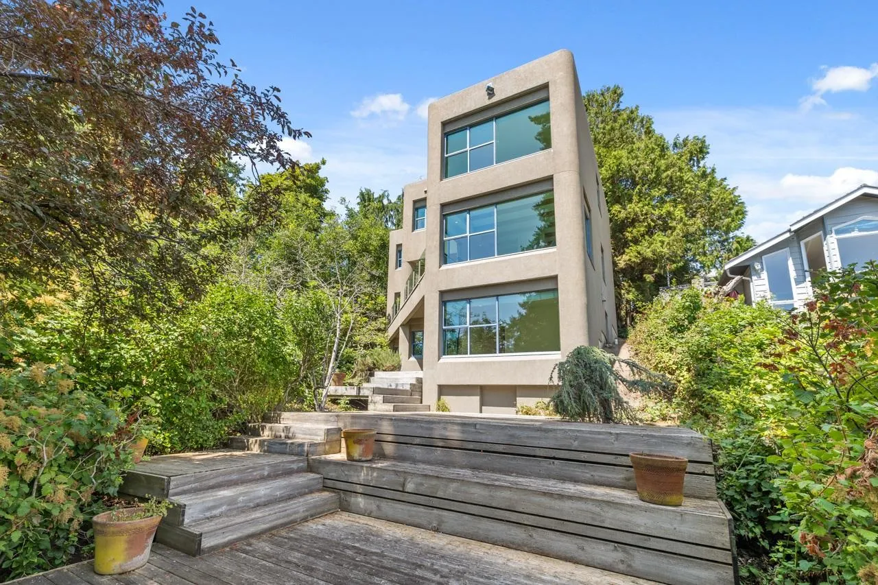 13102 13 Avenue