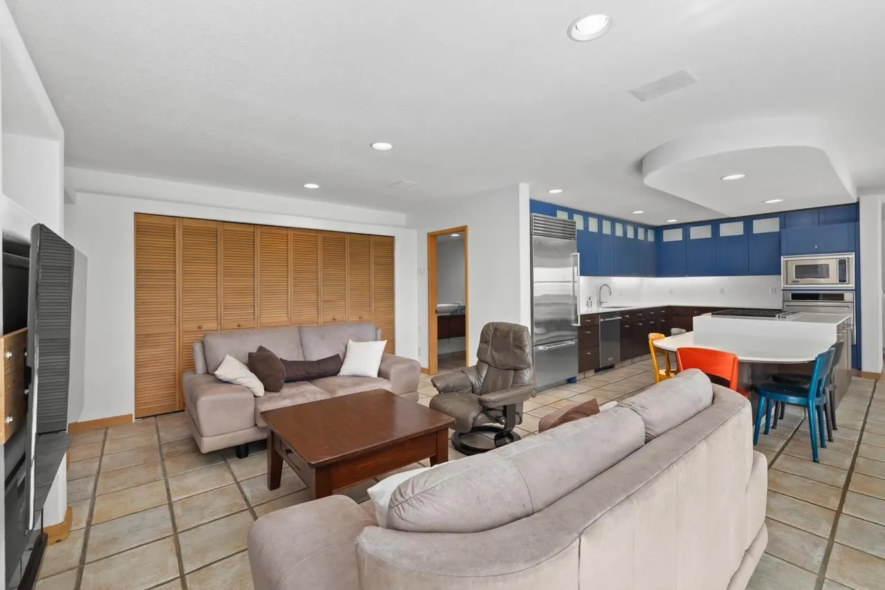 13102 13 Avenue