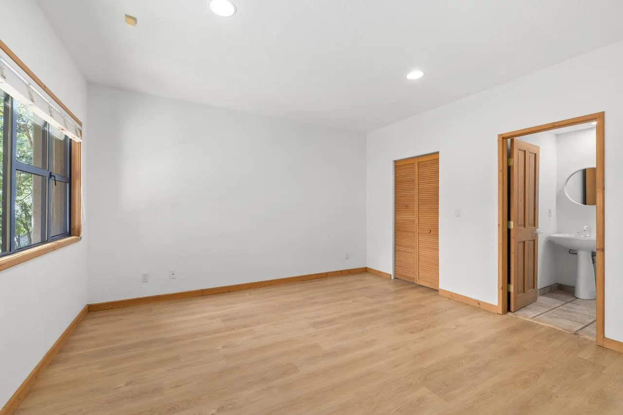 13102 13 Avenue