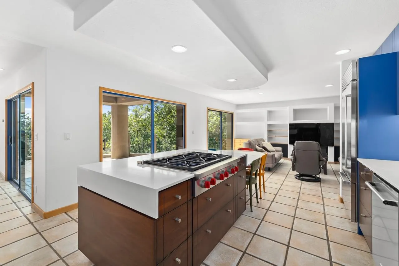 13102 13 Avenue