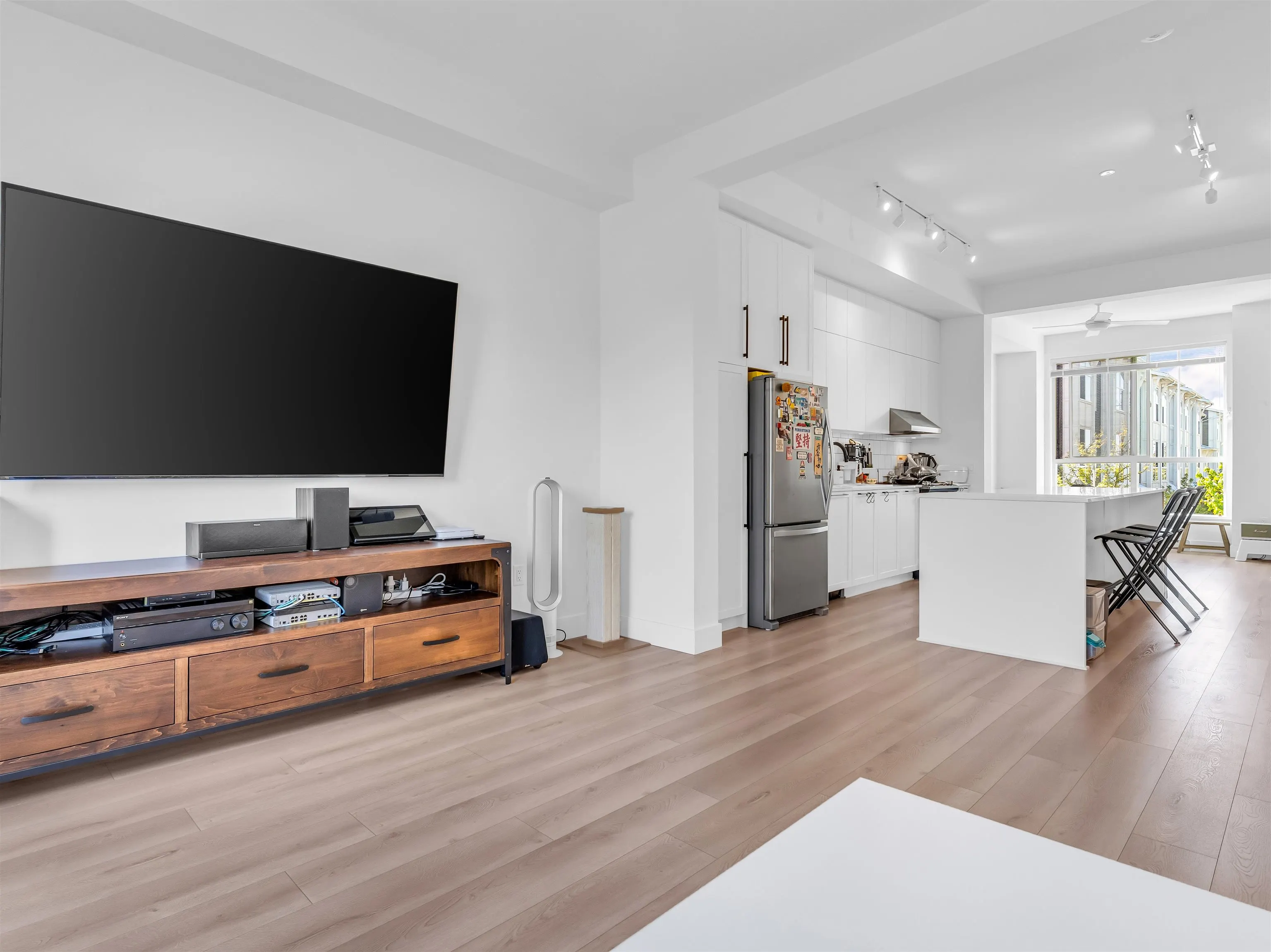 36 4716 Orca Way